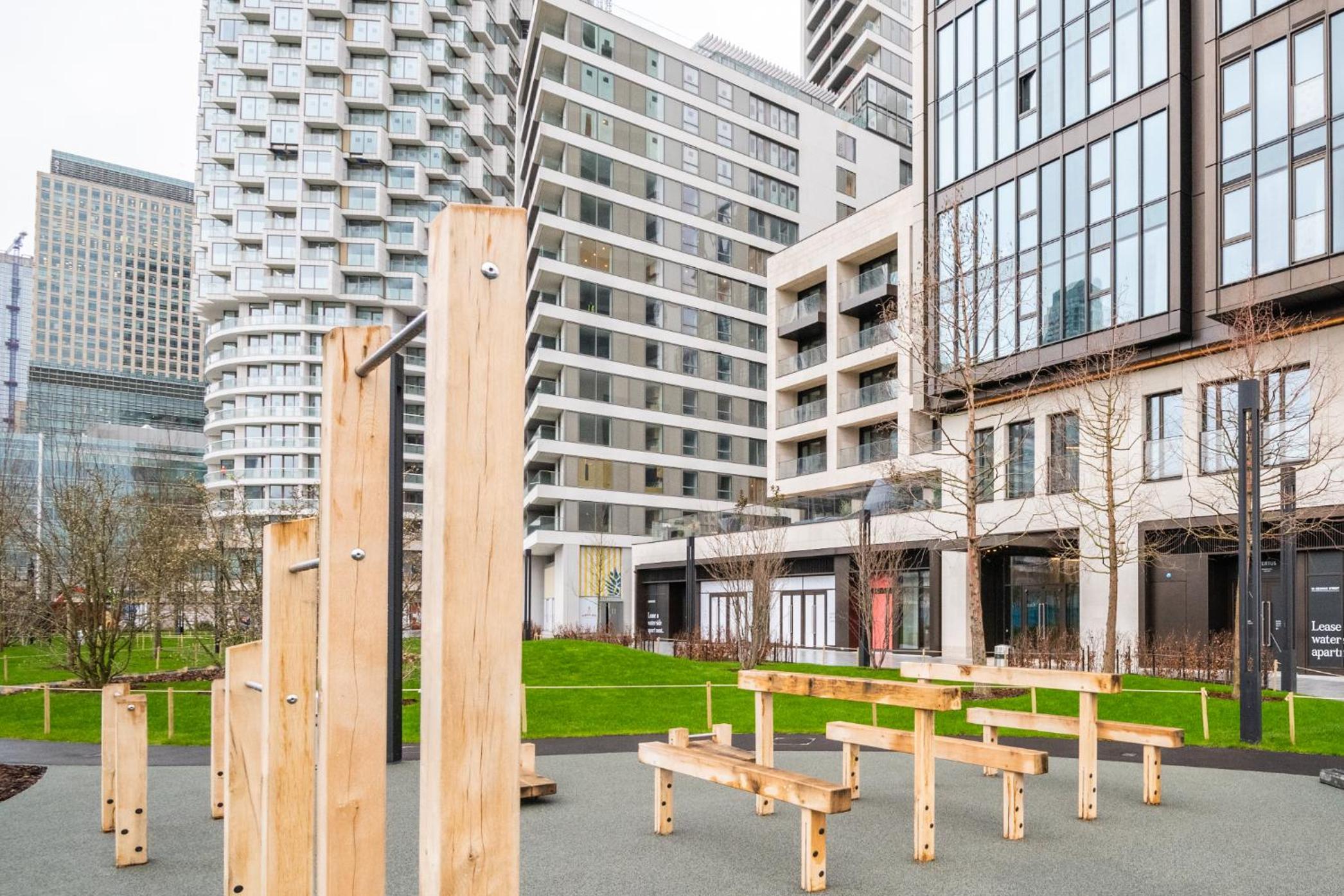 Elegant and Modern Apartments in Canary Wharf right next to Thames