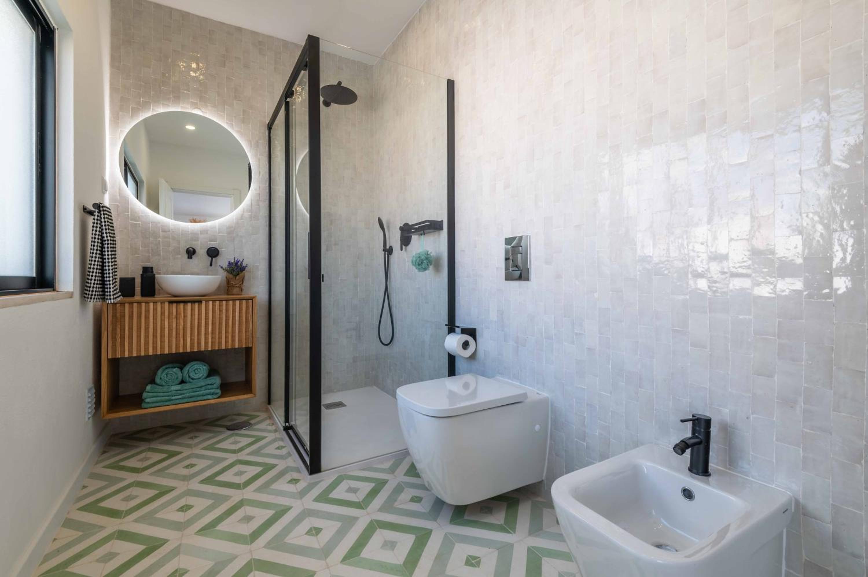 Beach Townhouse - Luxury, Wi-Fi, AC, 2 mins from the beach