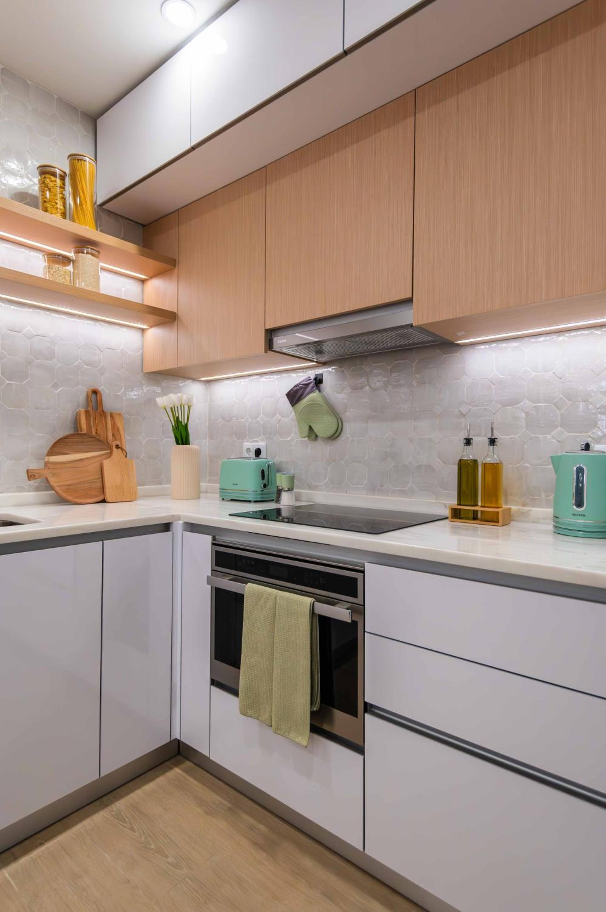 Beach Townhouse - Luxury, Wi-Fi, AC, 2 mins from the beach