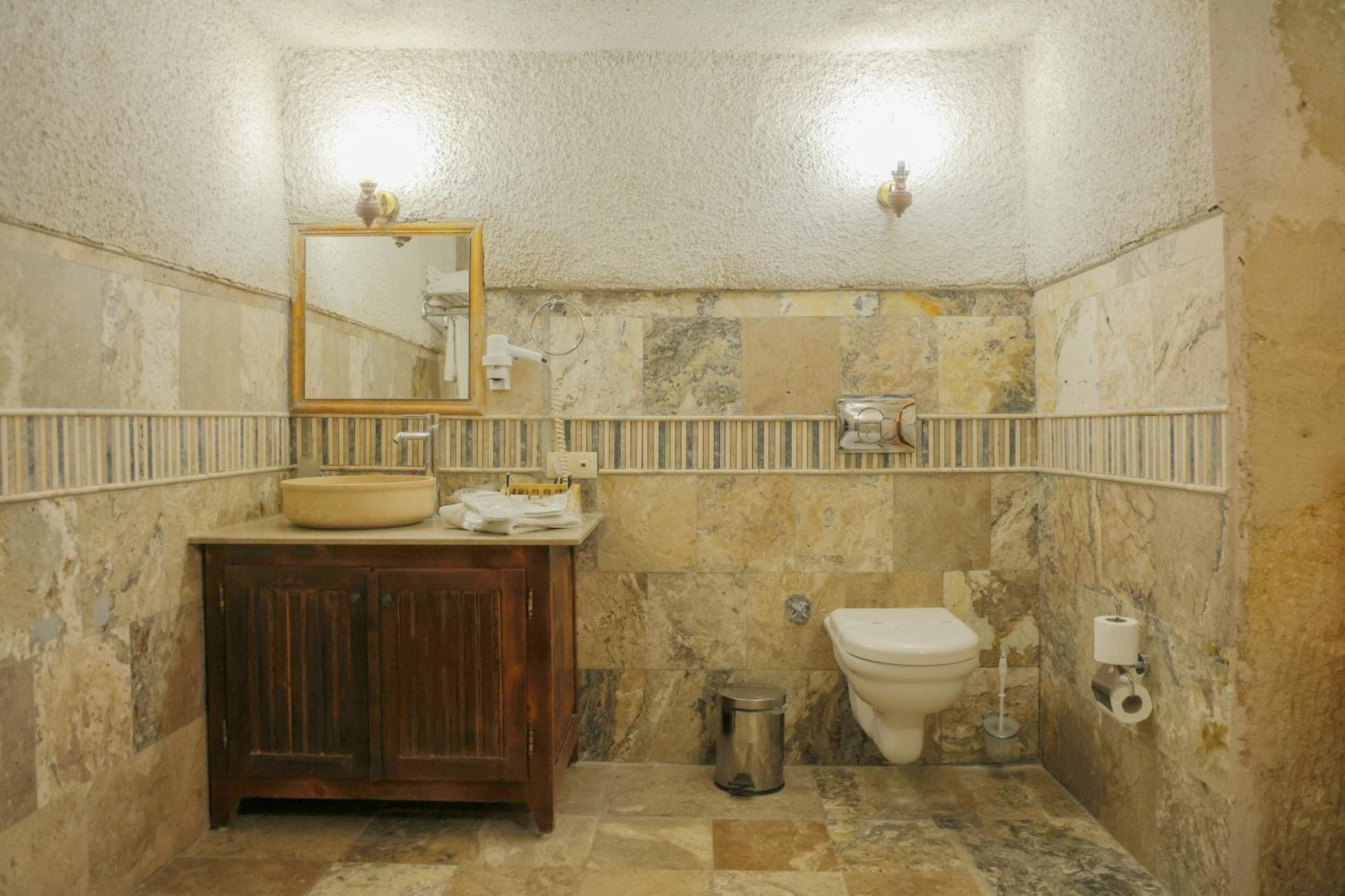 Maccan Cave Hotel - Image 8