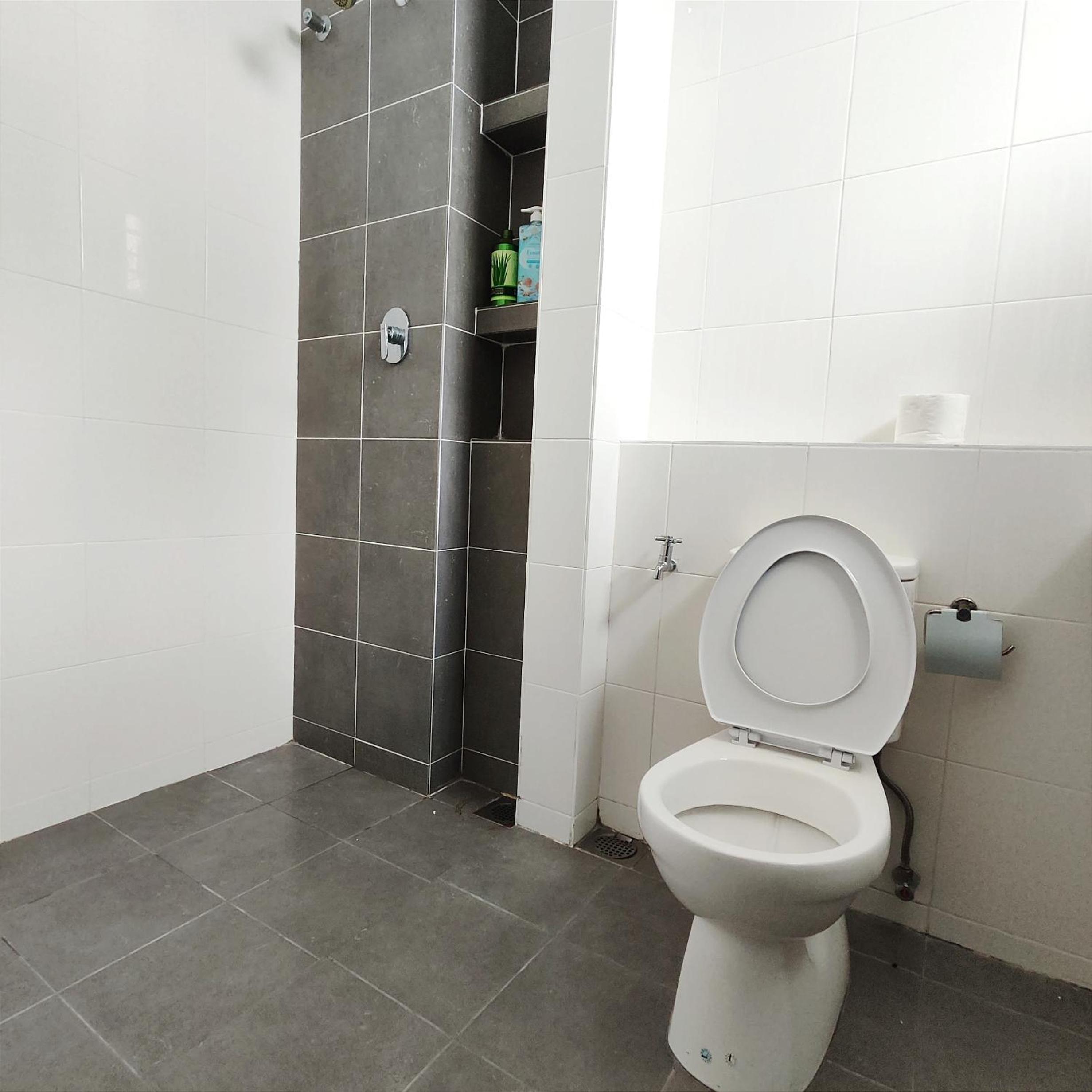 Rimbayu Homestay 12 - Quayside Mall - Kota Kemuning photo 2