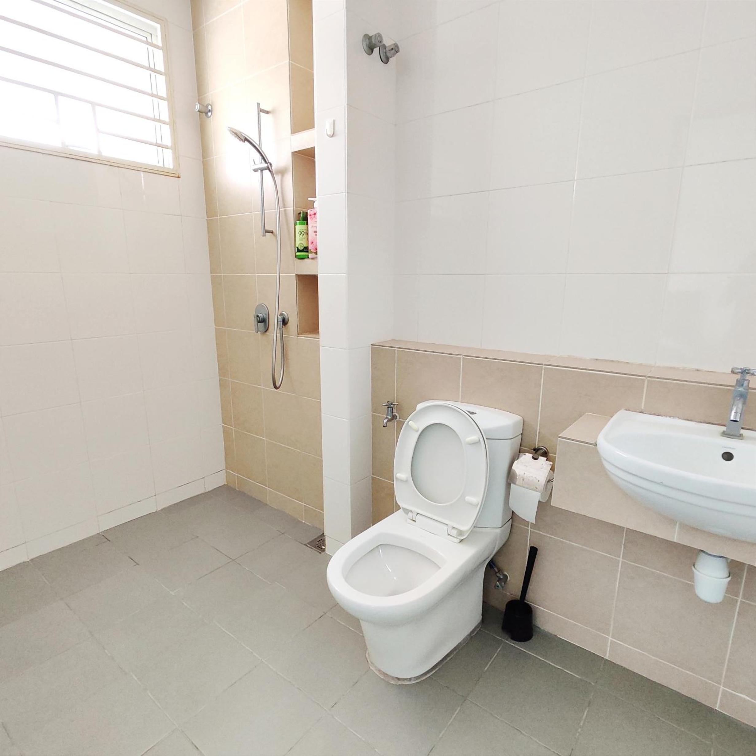 Rimbayu Homestay 12 - Quayside Mall - Kota Kemuning photo 4