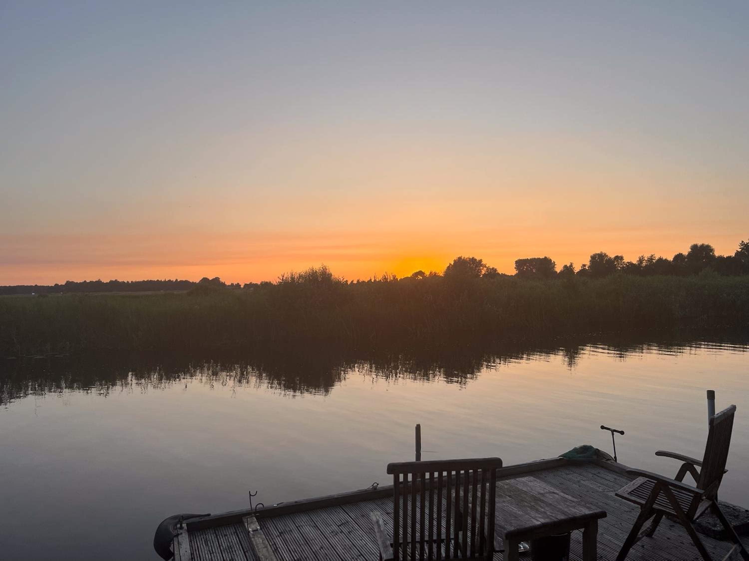 Luxe en ruim chalet met airco bij Leekstermeer view 3