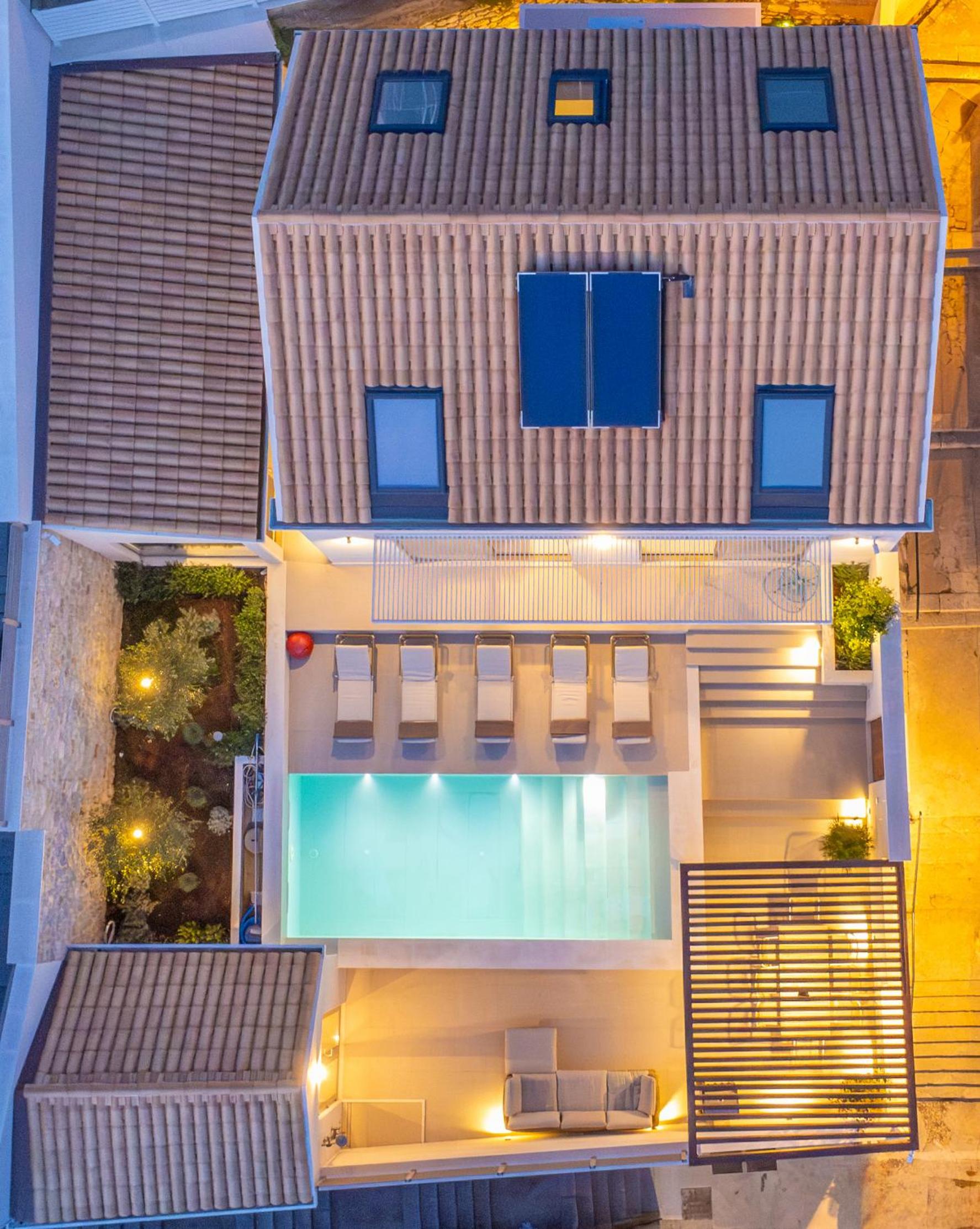 Brand New Villa Carmelita Exclusive with free Smart Car