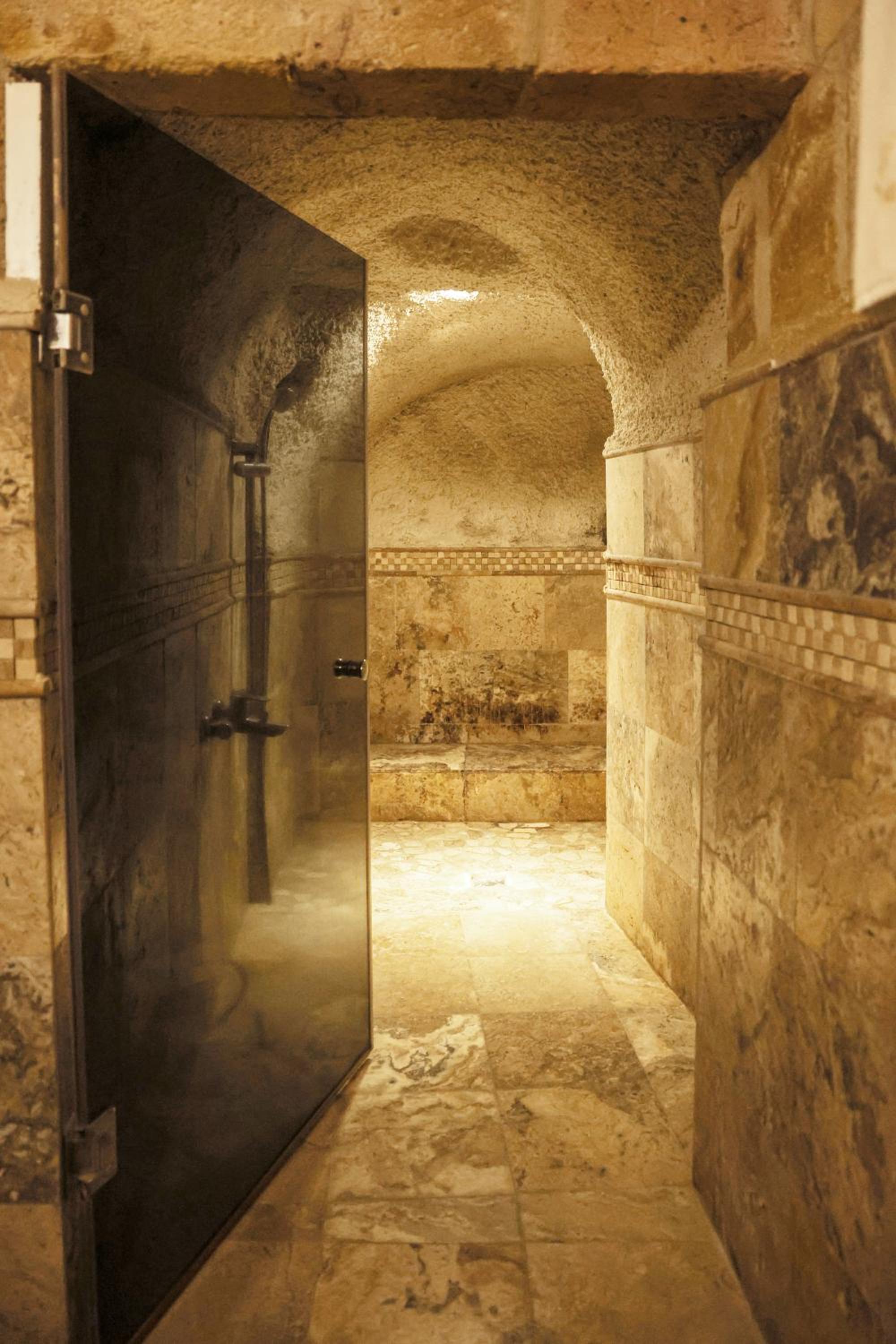 Maccan Cave Hotel - Image 126