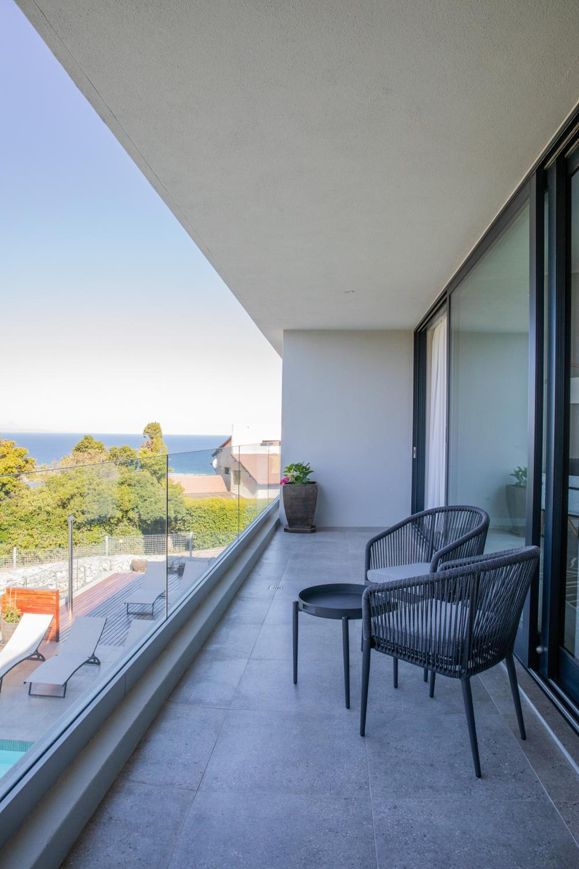 Hilltop Bayview Luxury Apartments view 2