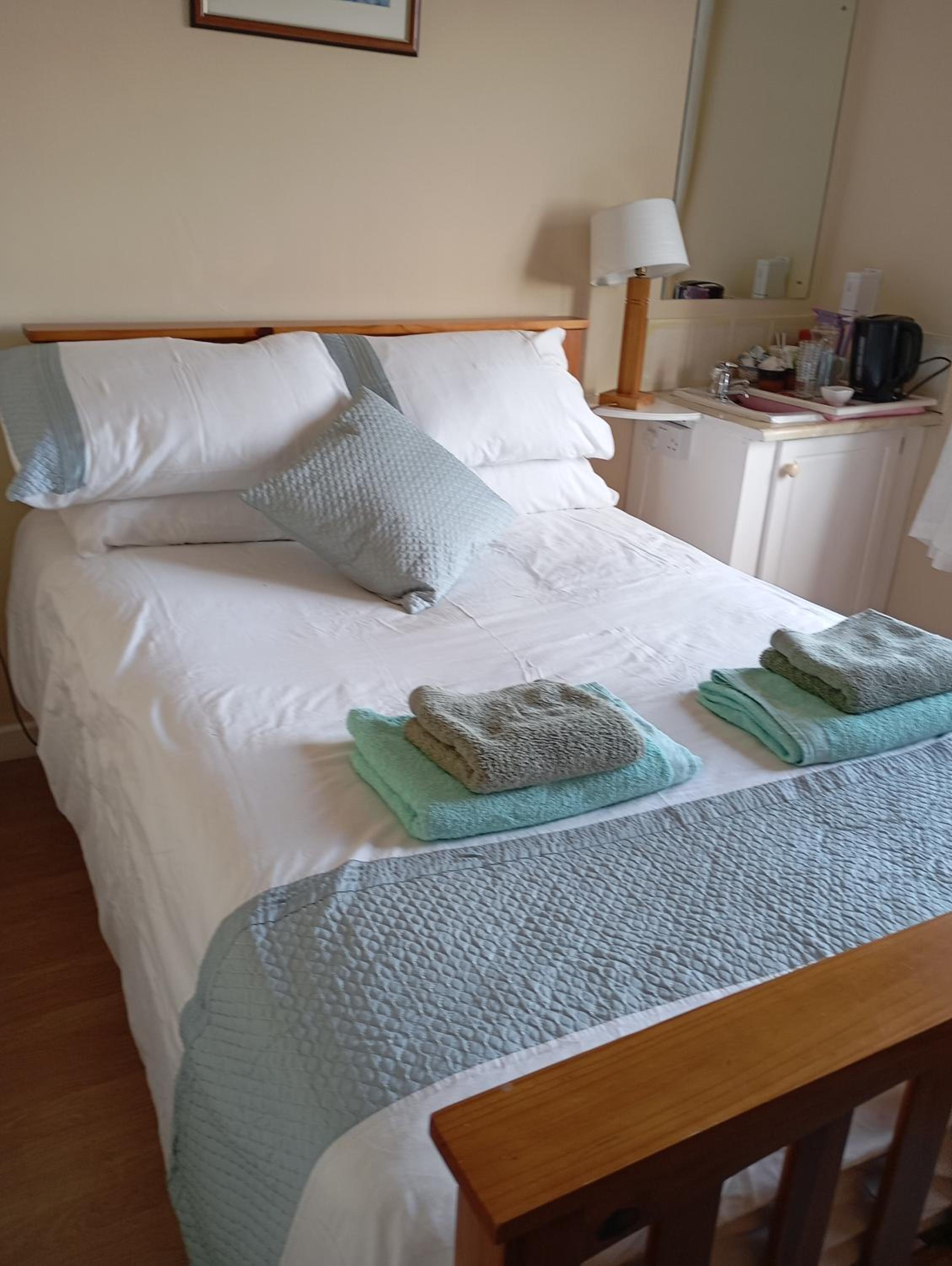 Room in Apartment - 1 Bedroom In A Homely Home With A Lovely Farm view 4