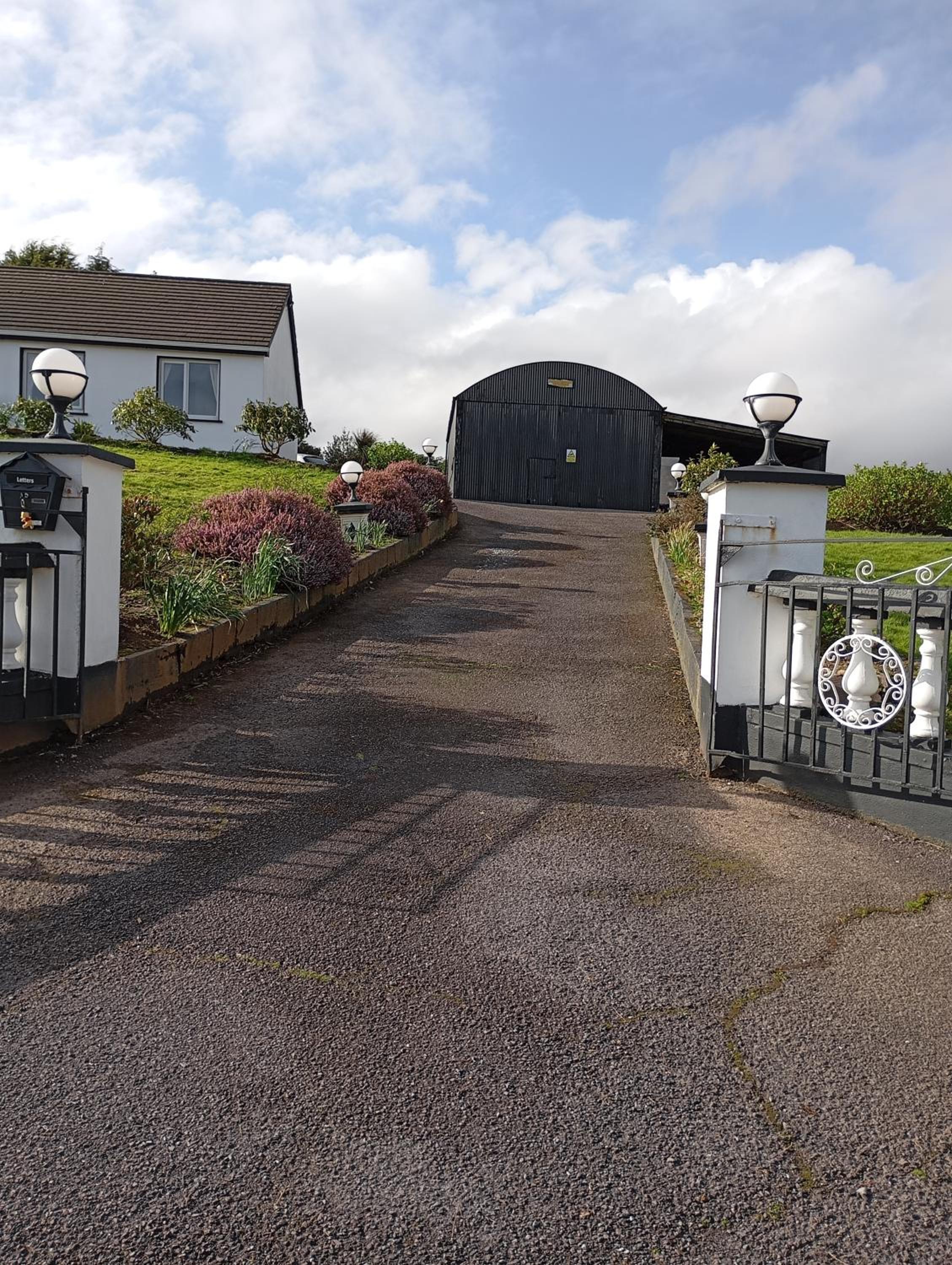 Room in Apartment - 1 Bedroom In A Homely Home With A Lovely Farm view 3