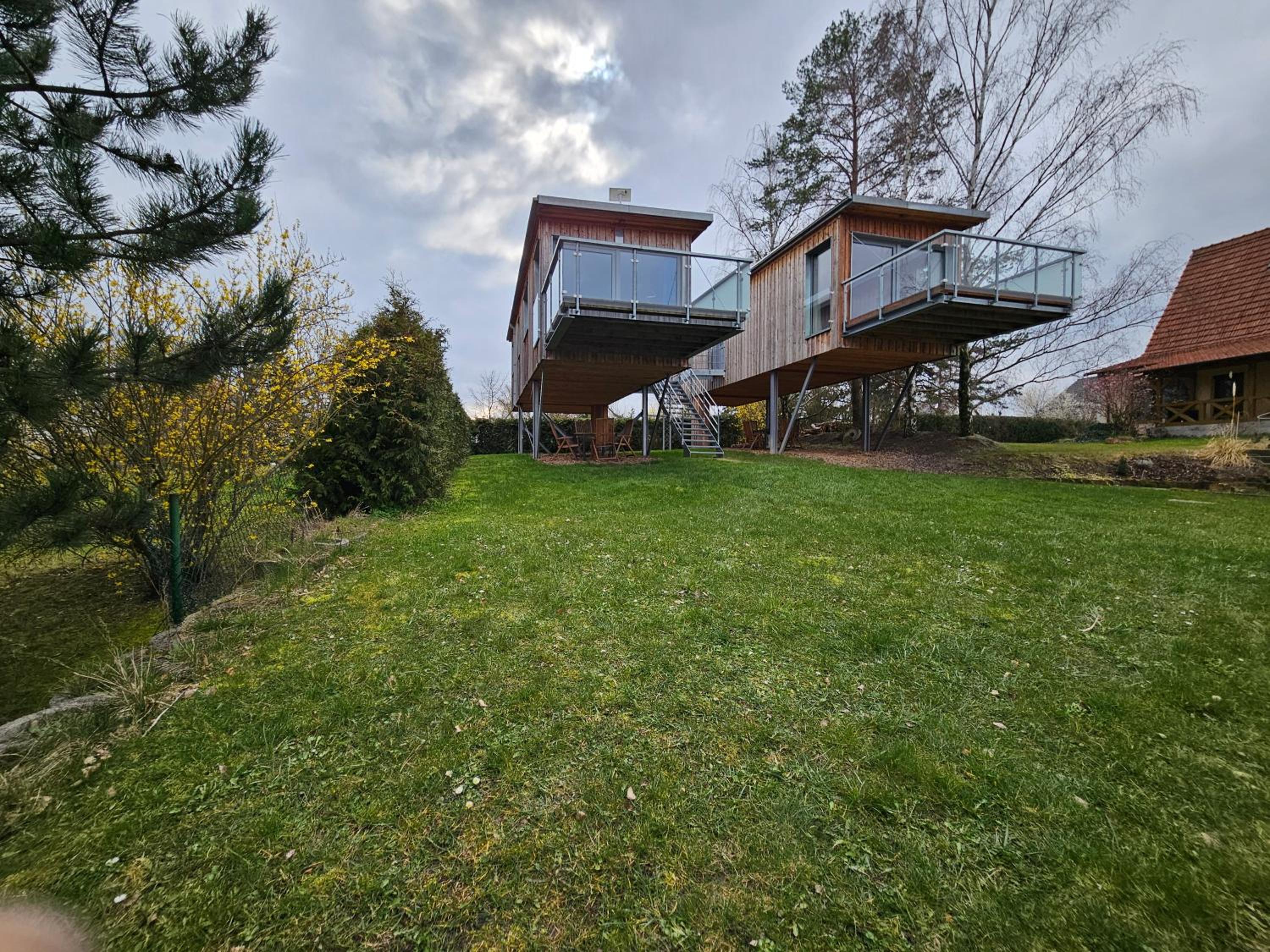 Baumhaus und Tinyhaus