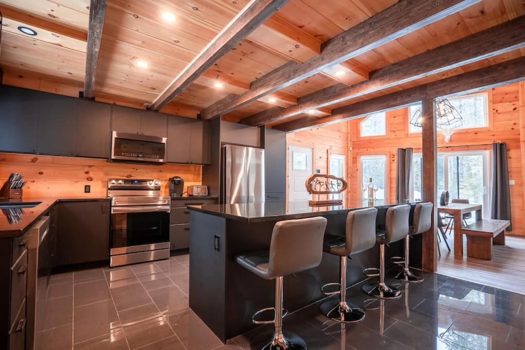 Private Hot Tub & Modern Sweet House
