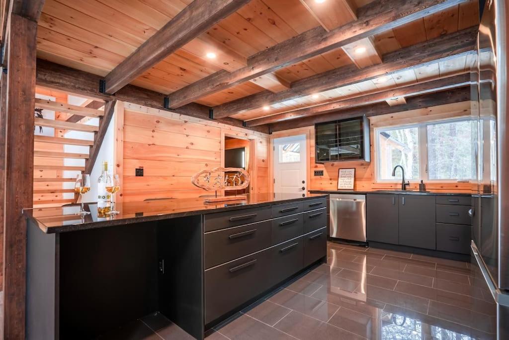 Private Hot Tub & Modern Sweet House