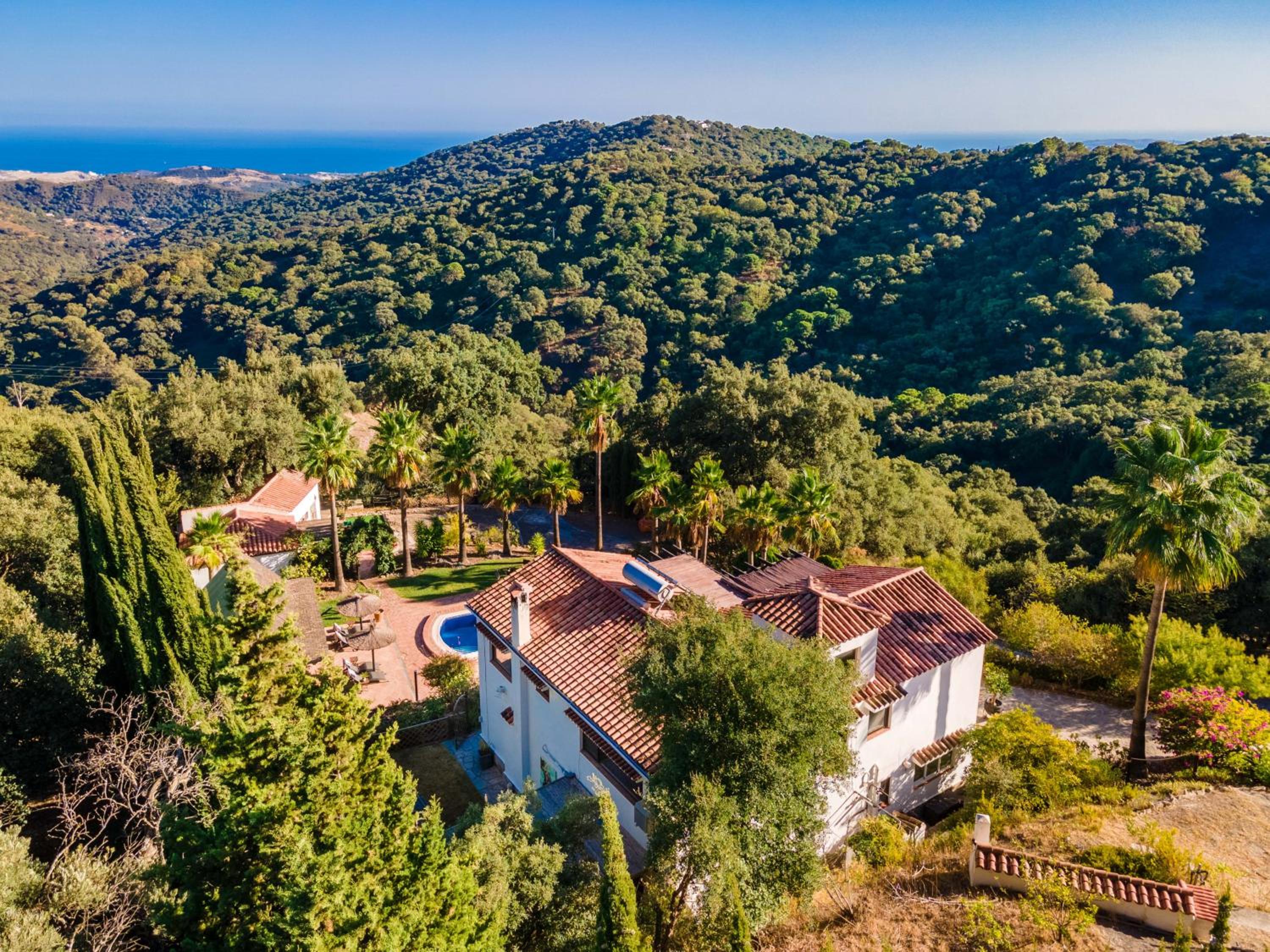 Luxury country house with pool and breathtaking views