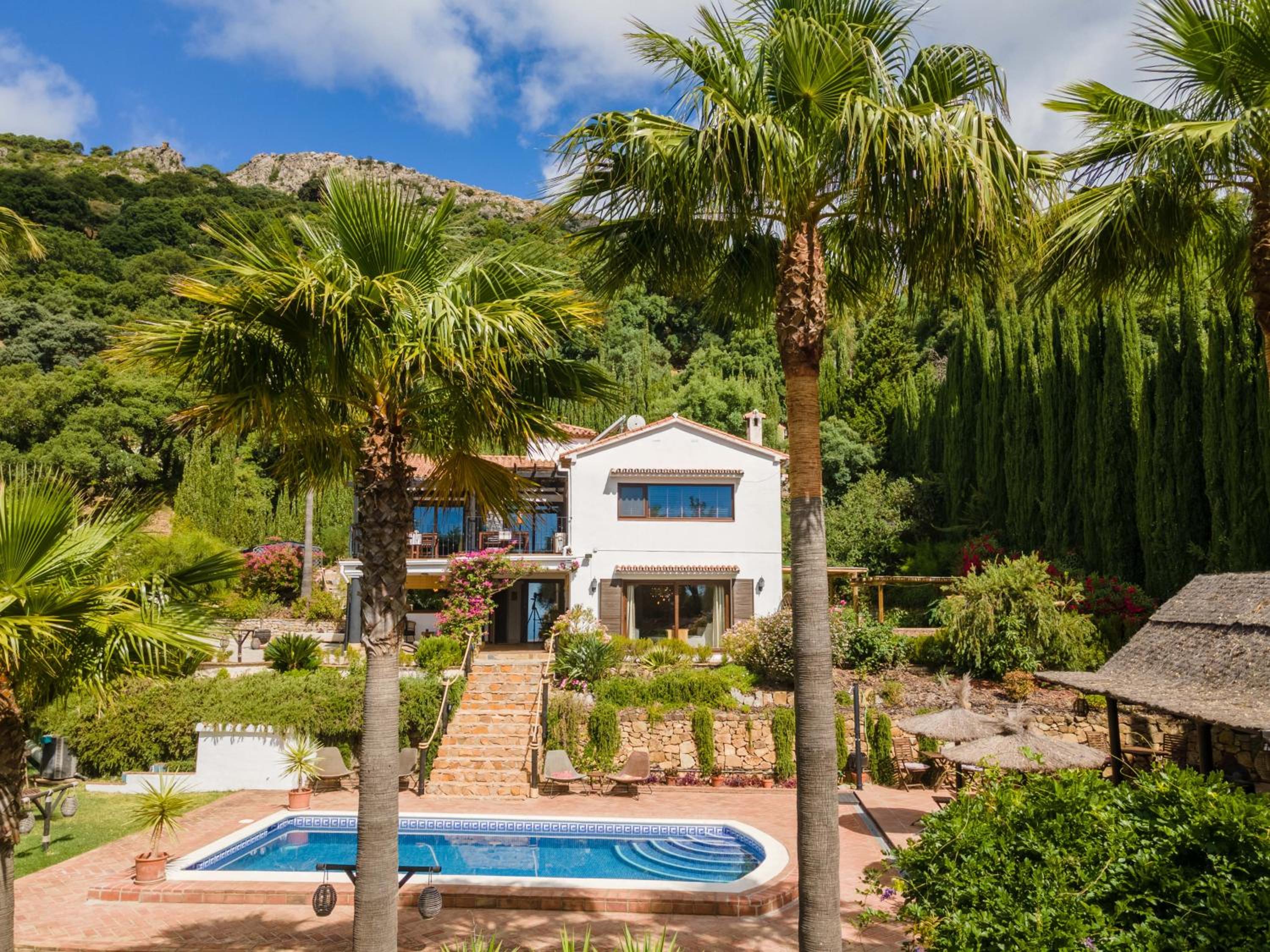 Luxury country house with pool and breathtaking views