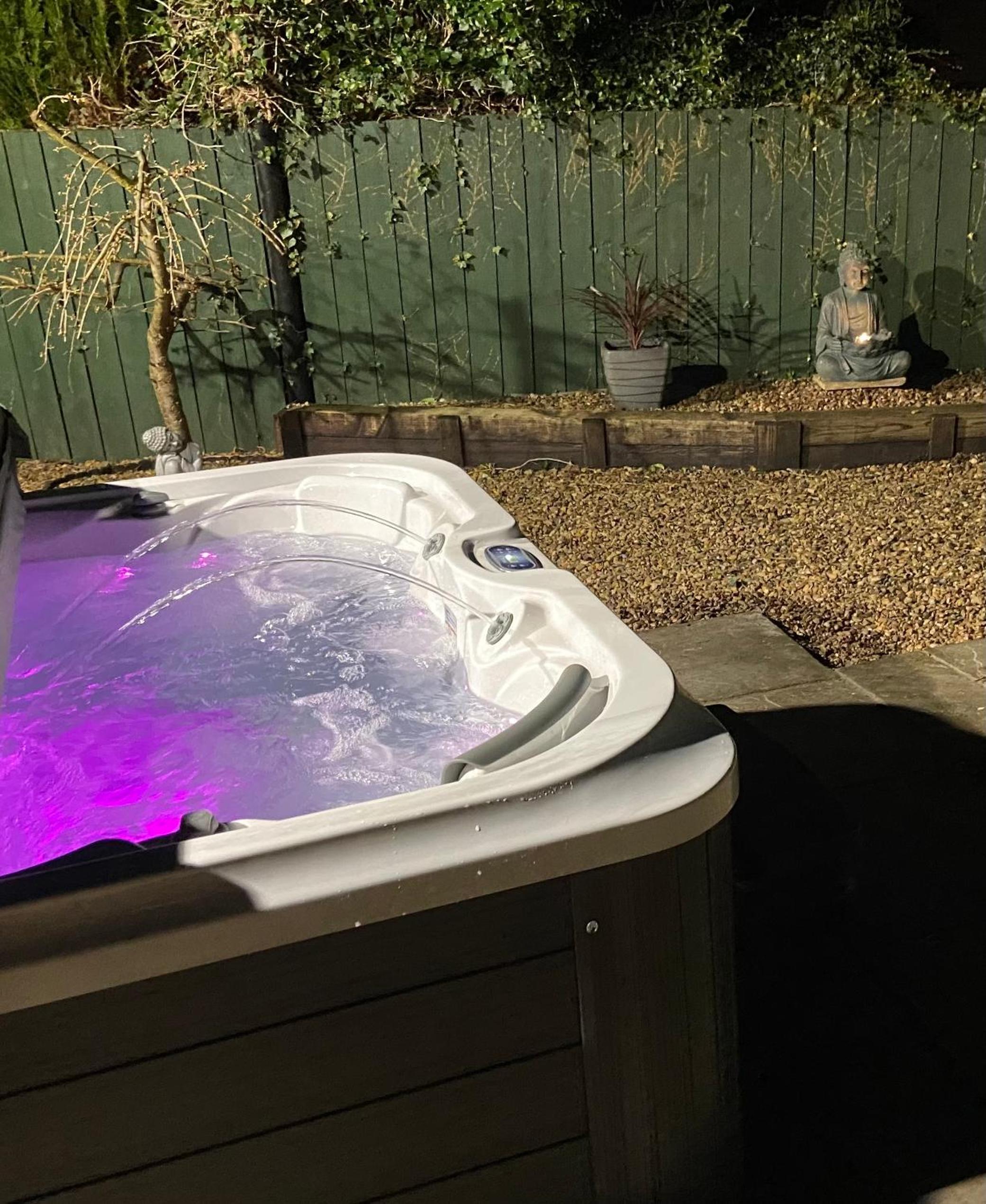 Elckys HOT TUB Holiday Lodge York photo 3