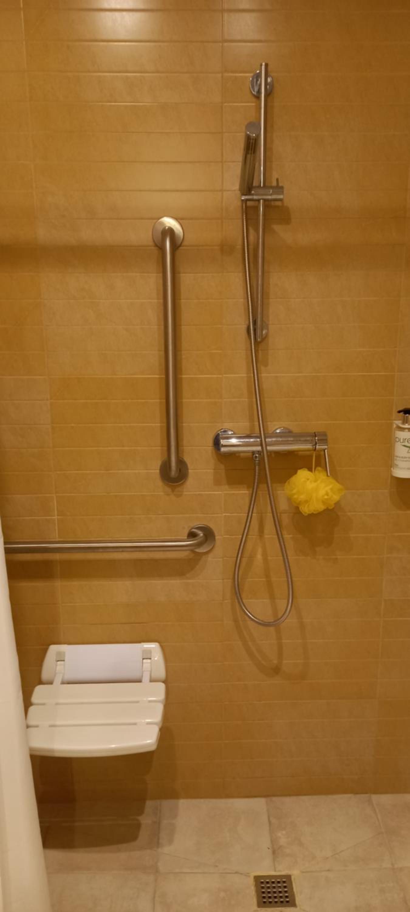 HL018 Holiday rentals 2 Bedroom ground floor apartment on HDA golf resort, Murcia view 3