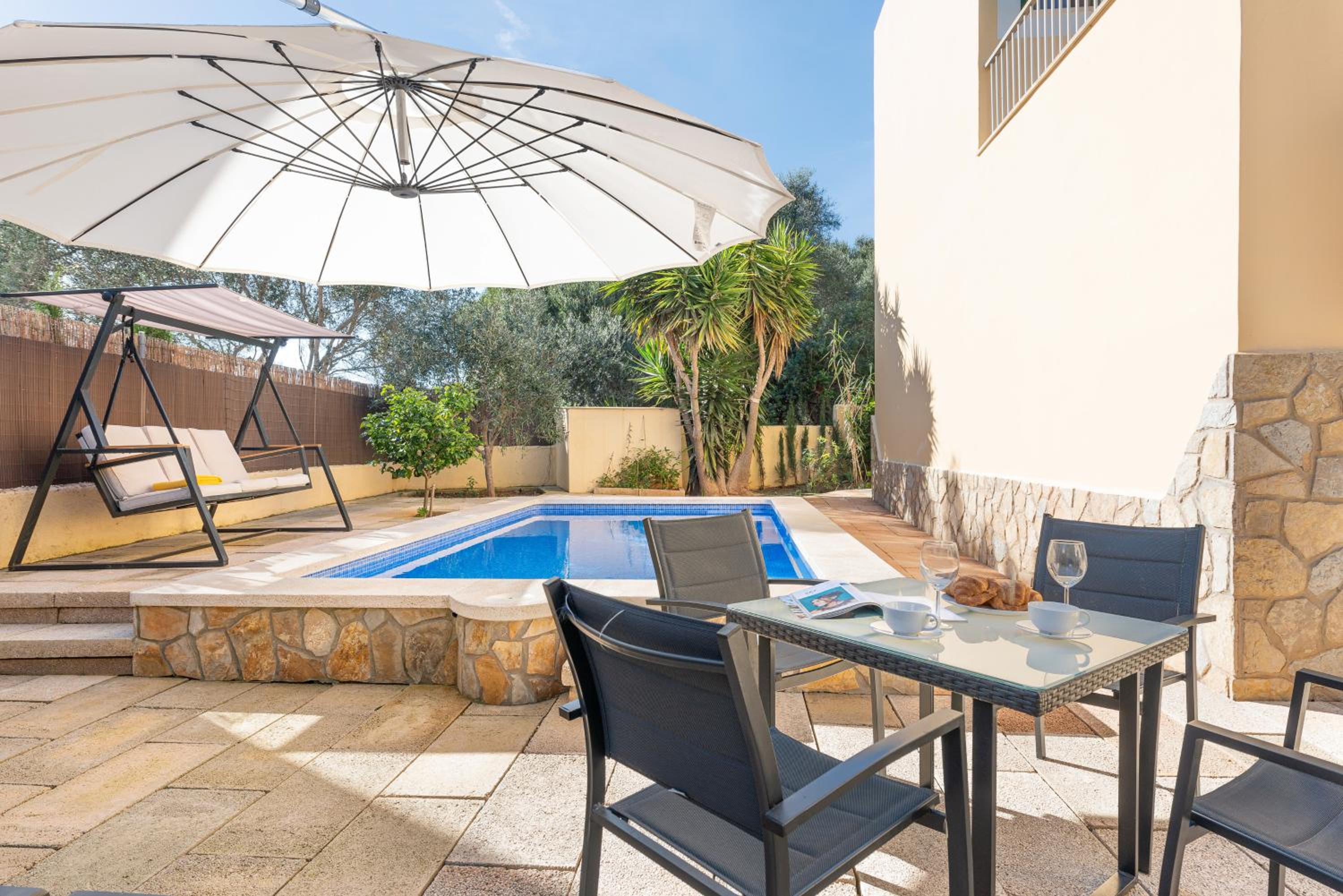 Amplia villa en Mallorca con jardín, 4 dormitorios y zona BBQ Cerca del mar en Portocolom view 5