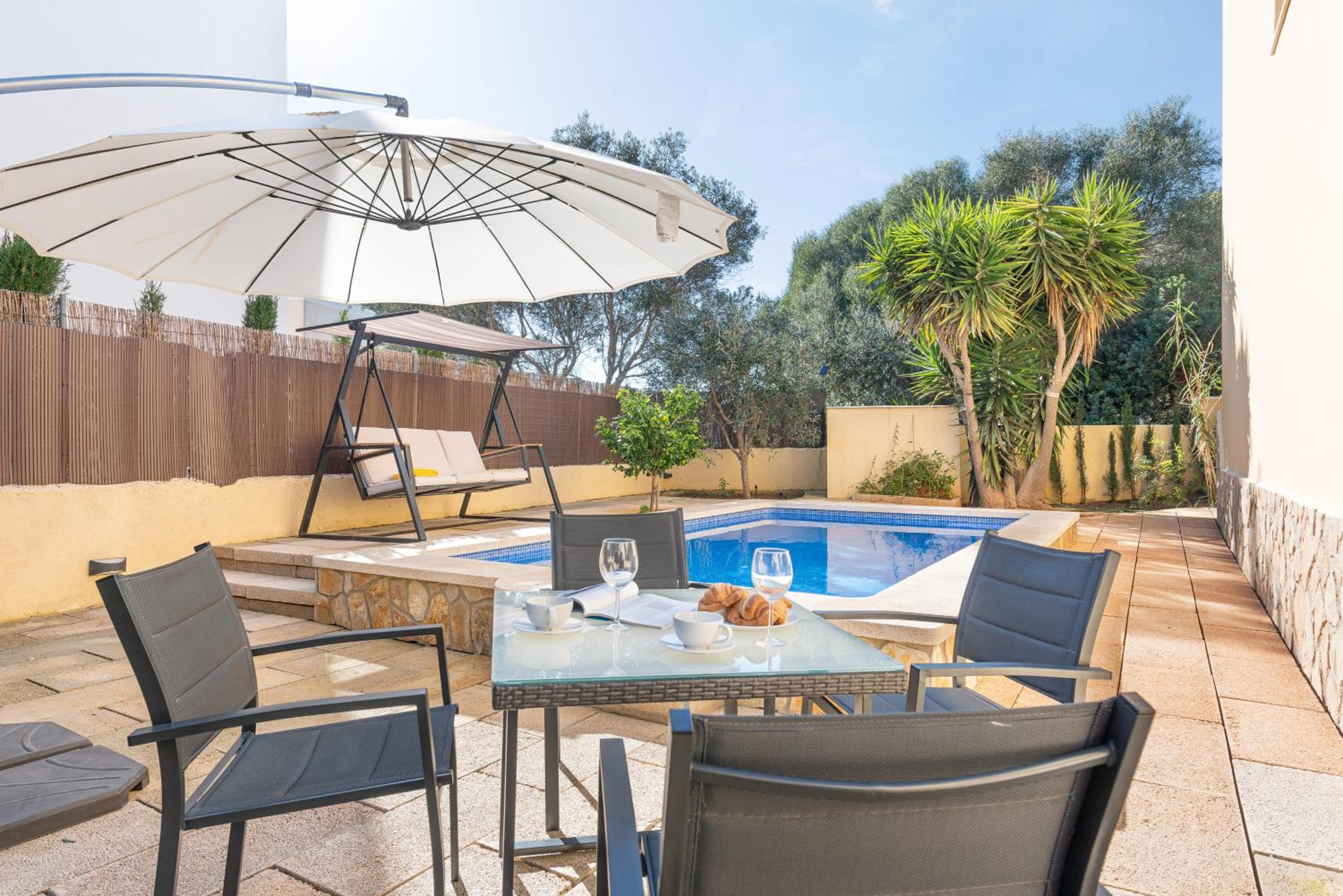 Amplia villa en Mallorca con jardín, 4 dormitorios y zona BBQ Cerca del mar en Portocolom view 4
