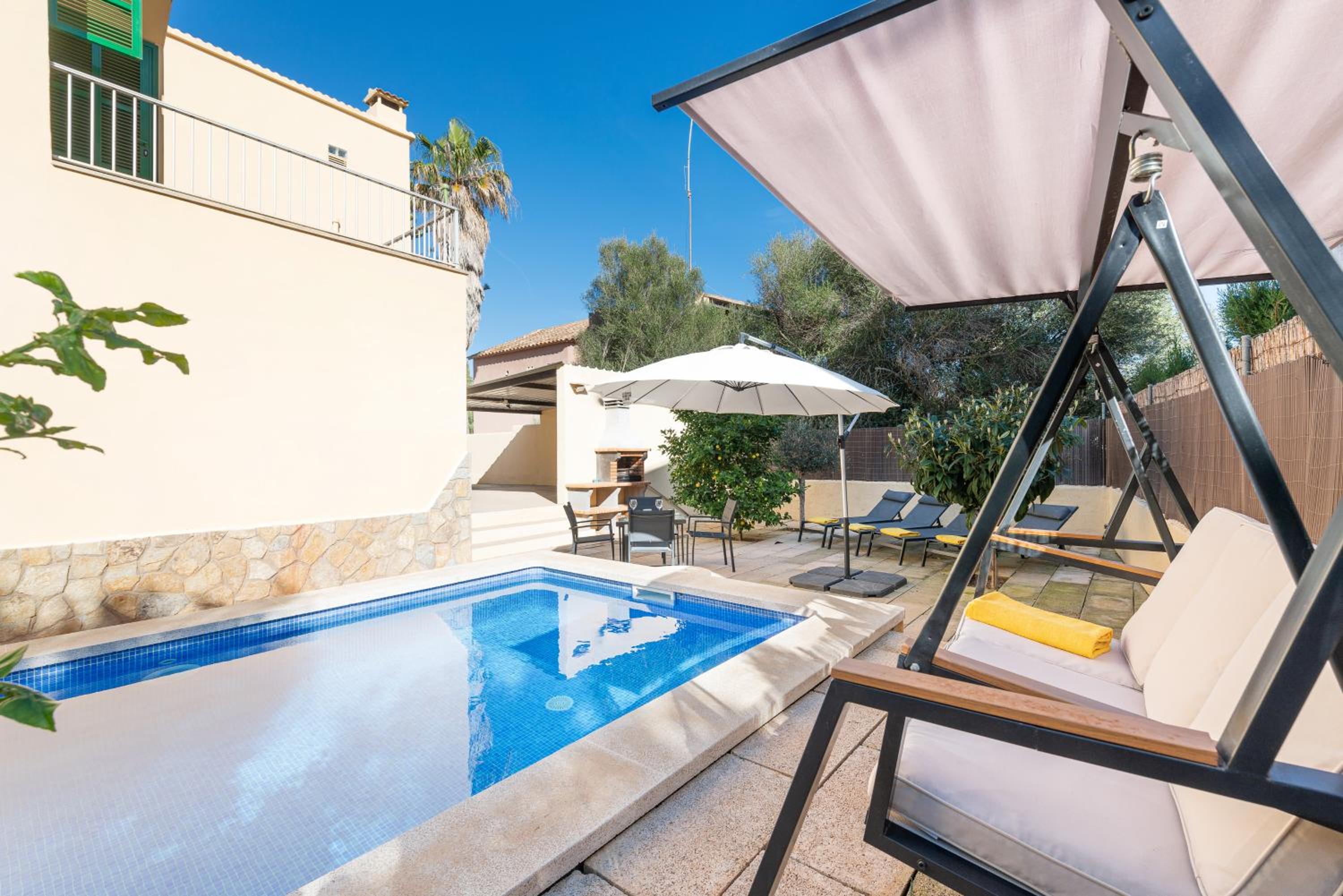 Amplia villa en Mallorca con jardín, 4 dormitorios y zona BBQ Cerca del mar en Portocolom view 2