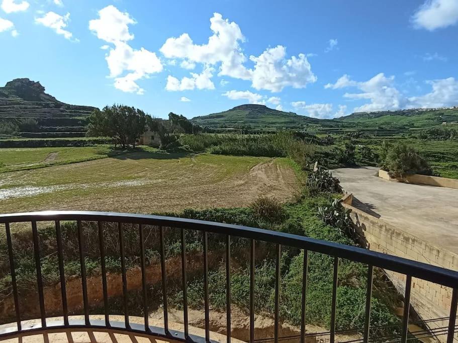 Spacious Apartment in Marsalforn close to Seafront view 4