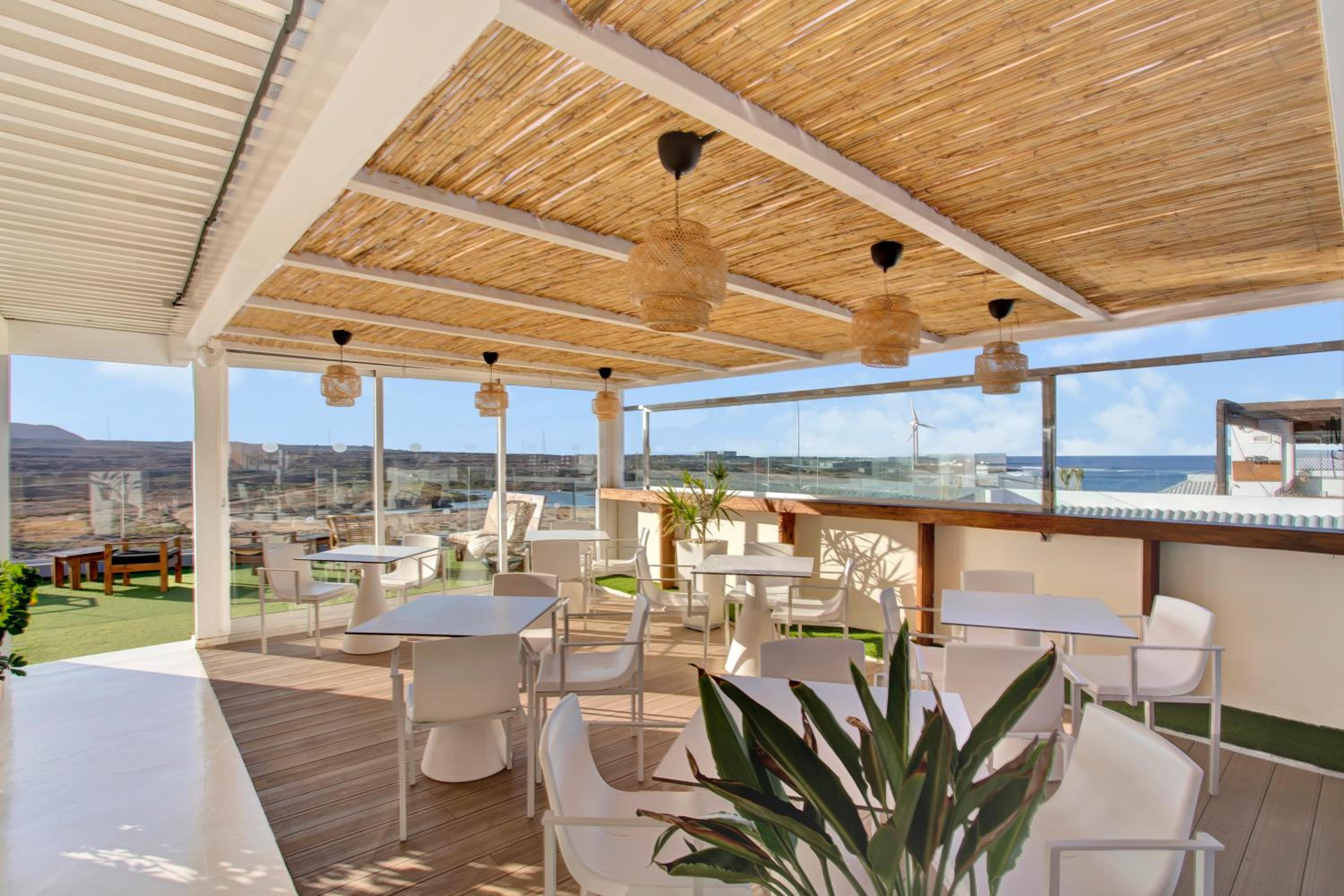 Paradise Sun - Stylish 1BR Apartment with Pool, Terrace & Rooftop Bar, 100 m from Corralejo Beach