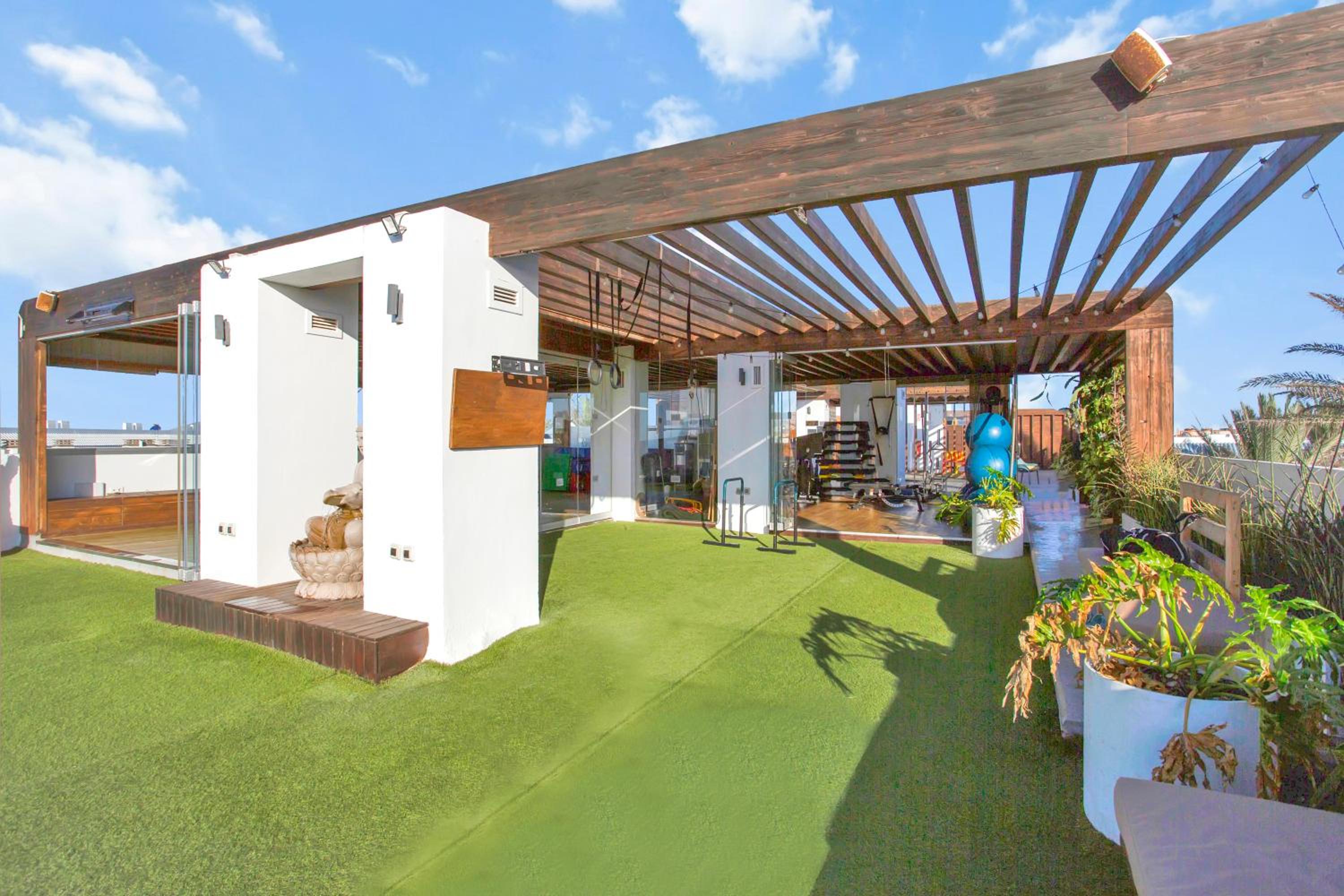 Paradise Sun - Stylish 1BR Apartment with Pool, Terrace & Rooftop Bar, 100 m from Corralejo Beach