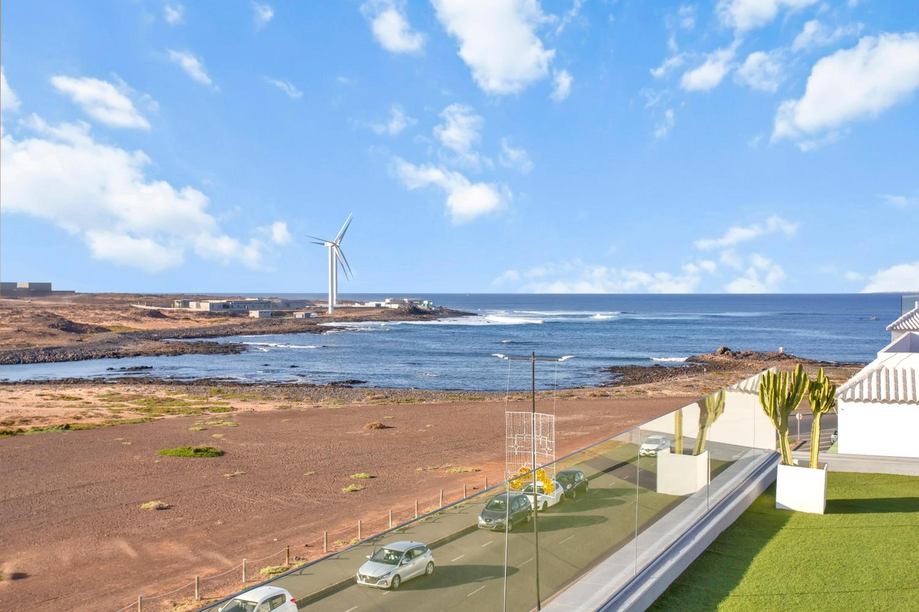 Paradise Sun - Stylish 1BR Apartment with Pool, Terrace & Rooftop Bar, 100 m from Corralejo Beach
