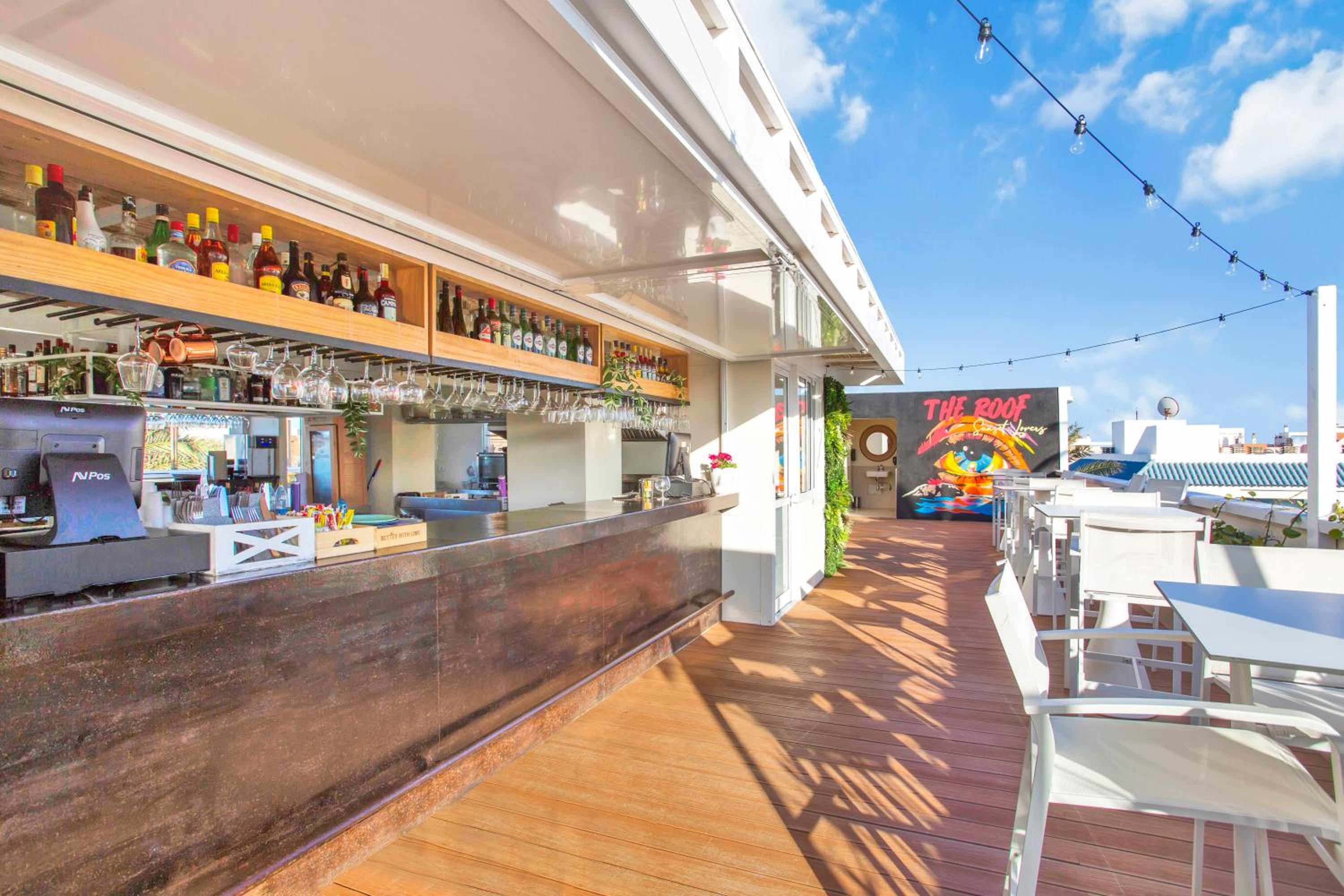 Paradise Sun - Stylish 1BR Apartment with Pool, Terrace & Rooftop Bar, 100 m from Corralejo Beach