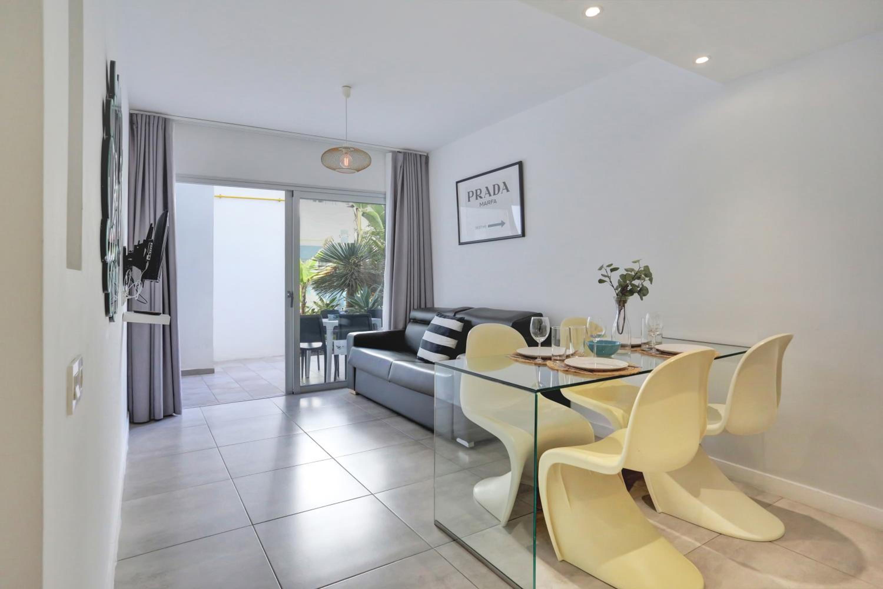 Paradise Sun - Stylish 1BR Apartment with Pool, Terrace & Rooftop Bar, 100 m from Corralejo Beach