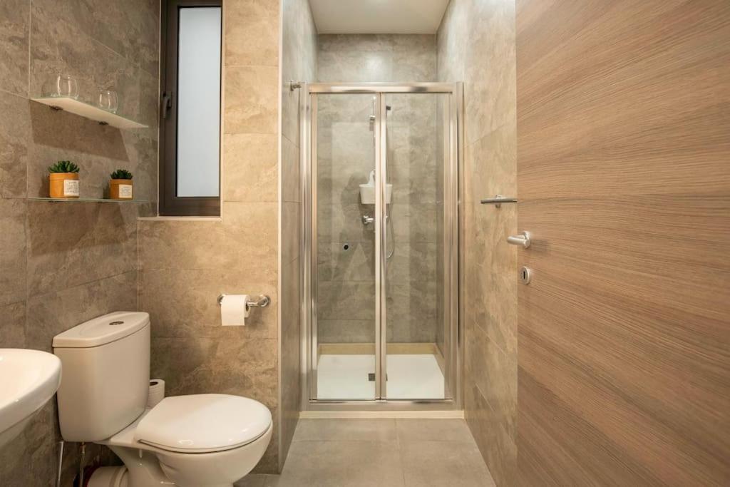 Modern, Bright & Spacious Apartment near the sea view 3