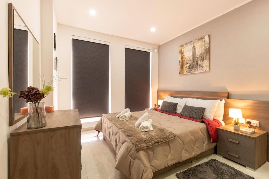 Modern, Bright & Spacious Apartment near the sea view 5