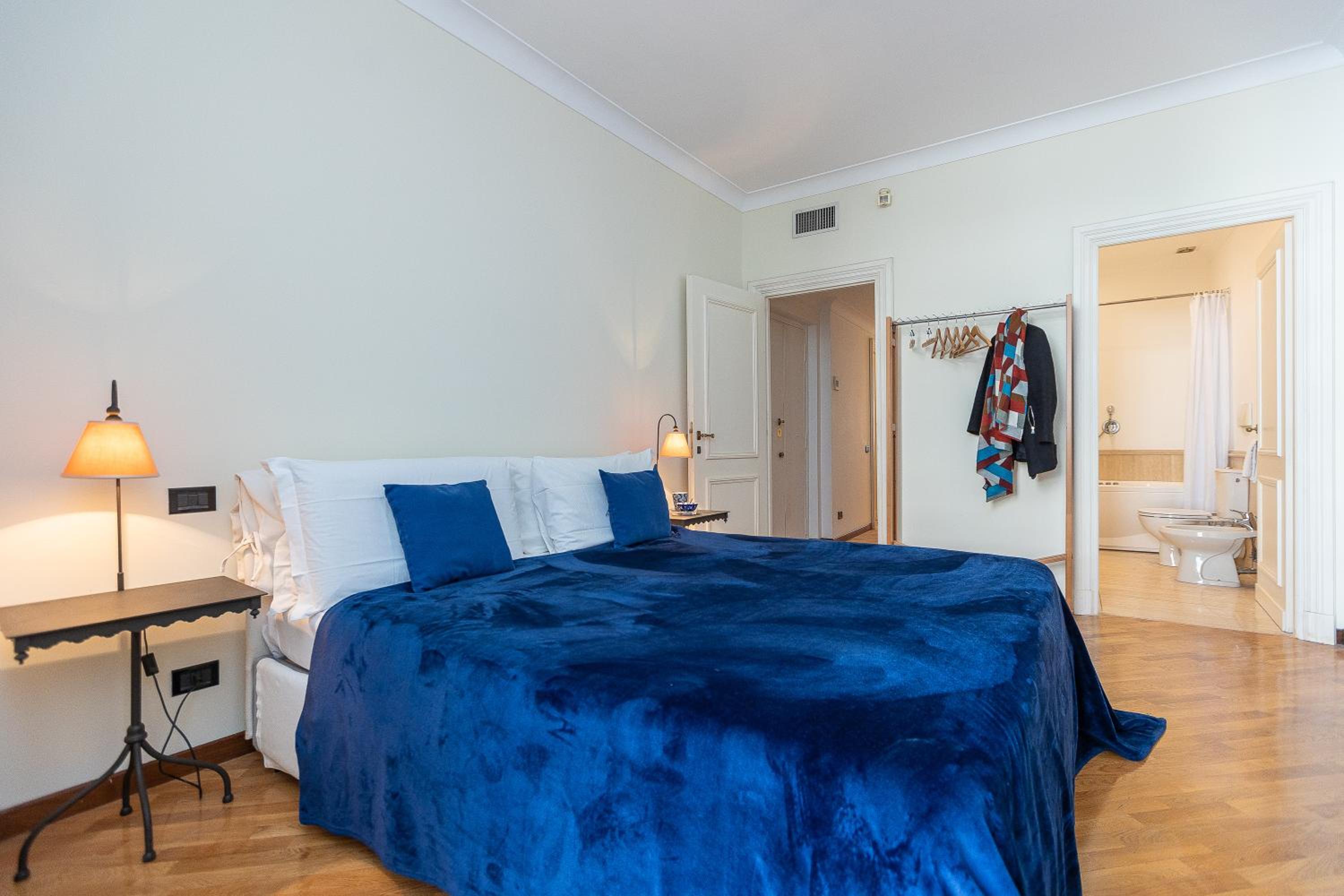 Amazing Elegant Jewish Ghetto
