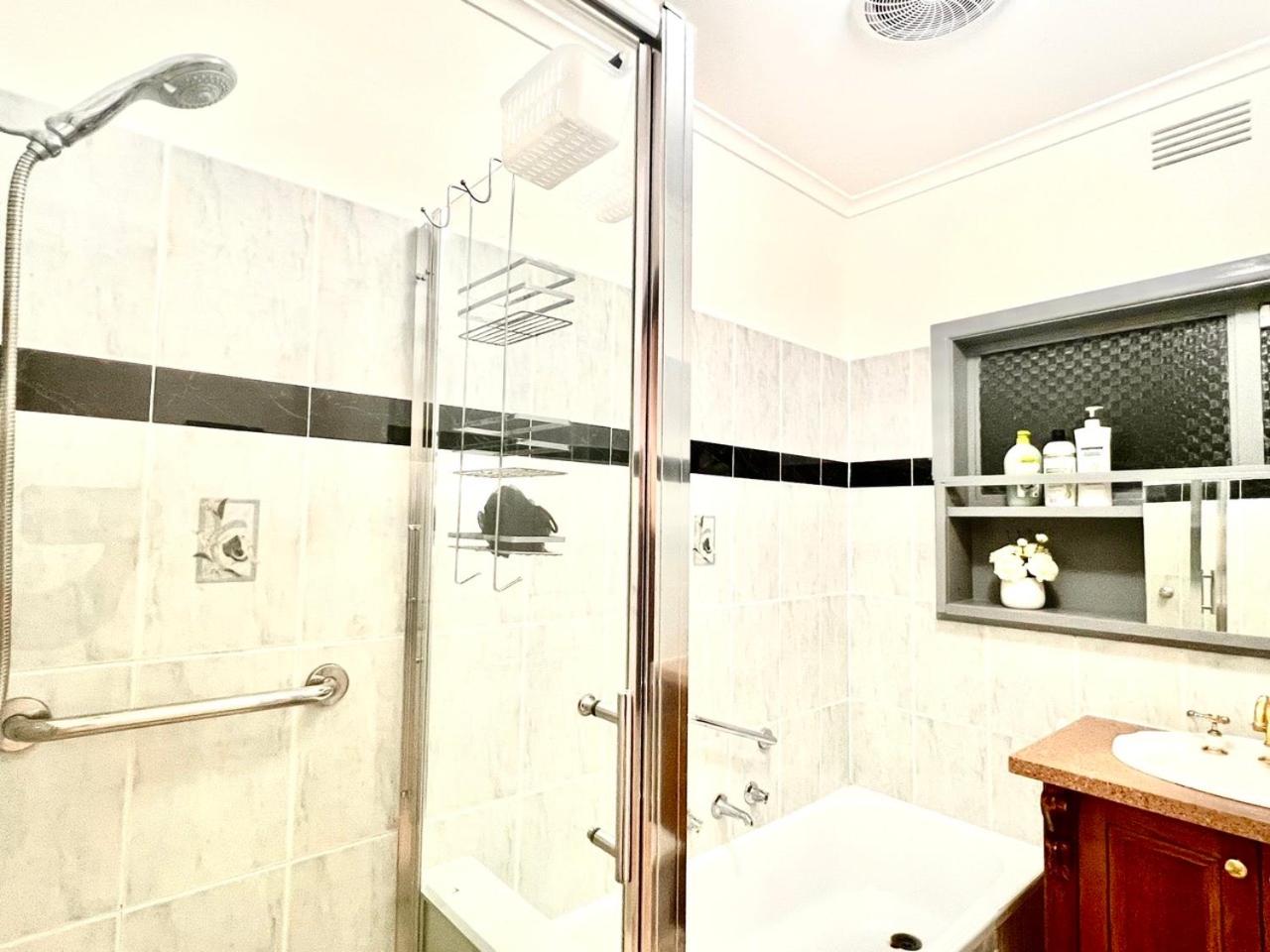 Entire Cosy 4BR Home