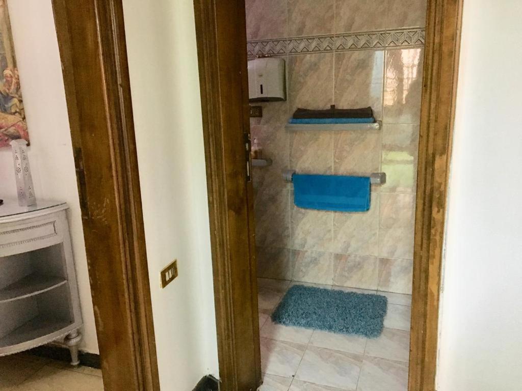 One bedroom apartment city views local to Airport