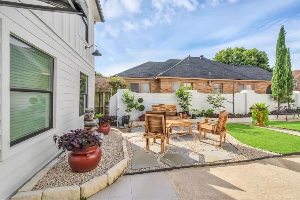 Rodeo Escape: Sleeps 8, Parking, Wi-Fi, Free Gym