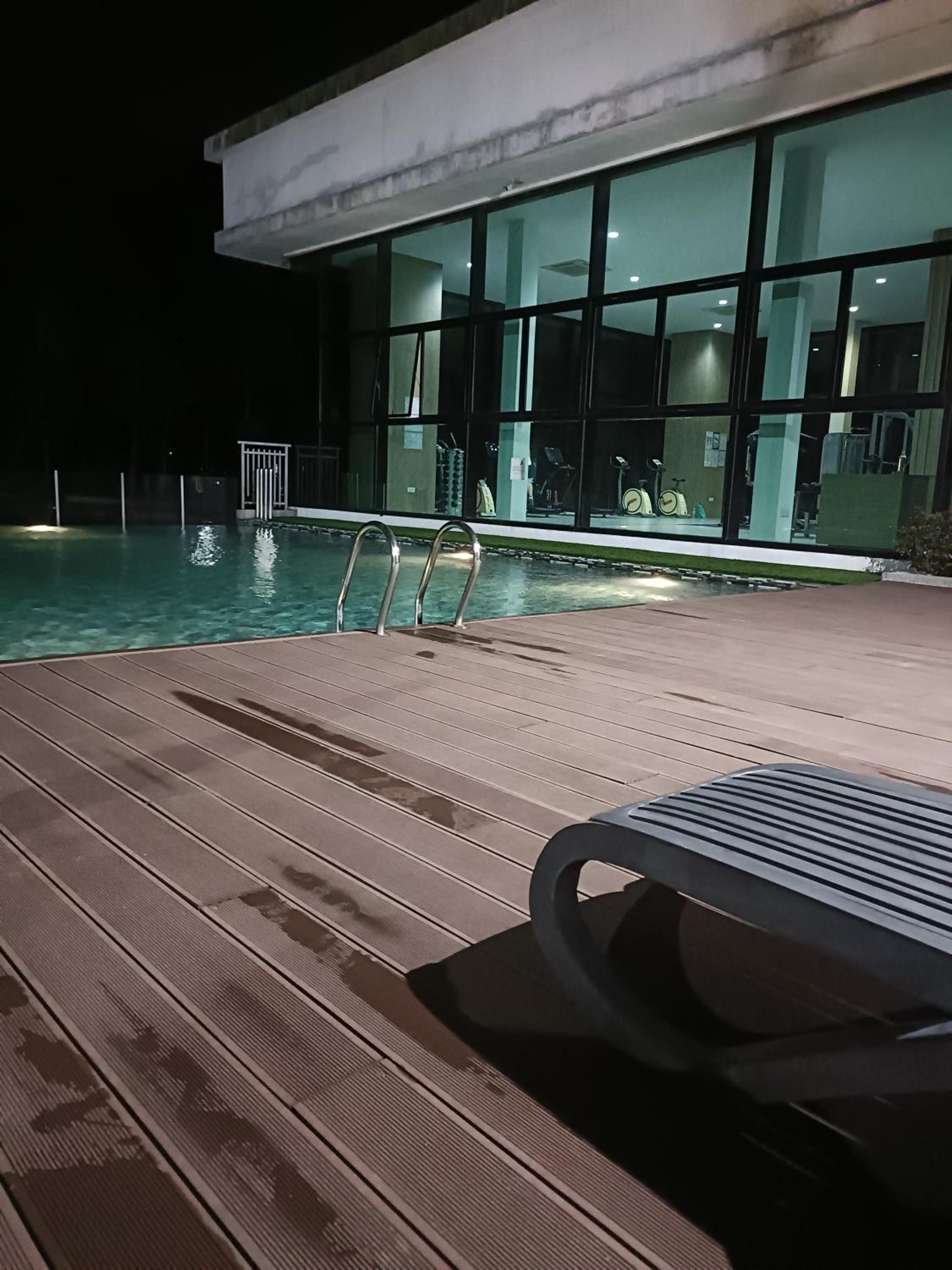 Sky Loft 3 rooms beside Aeon With Smart TV & Facilities L14