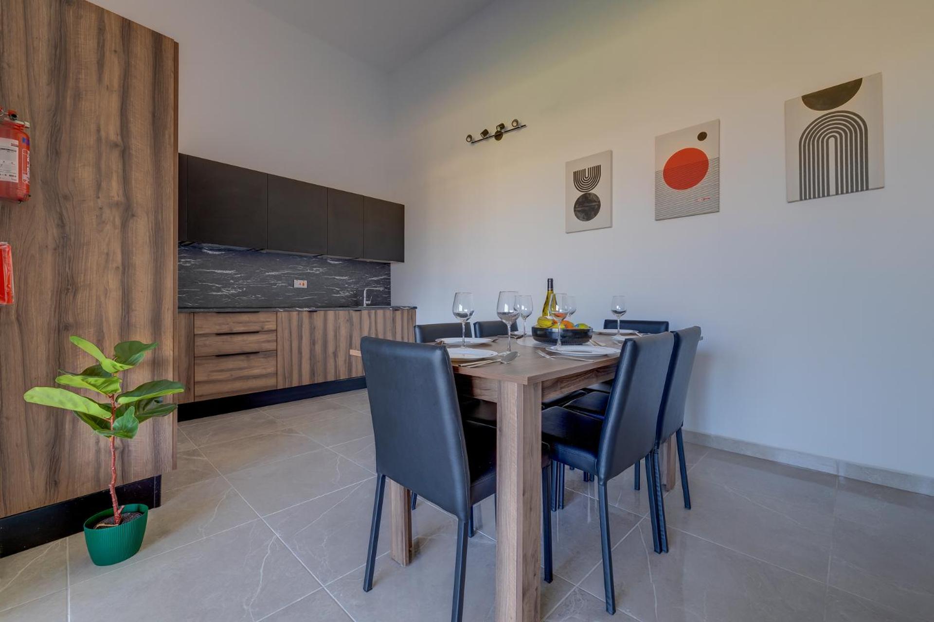 Salmar Court Holiday Apartments with Pool by Buena Vista