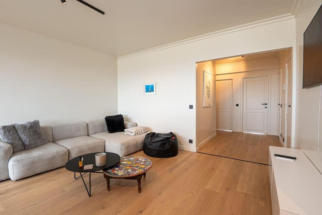 Stunning views over Ostend with garage