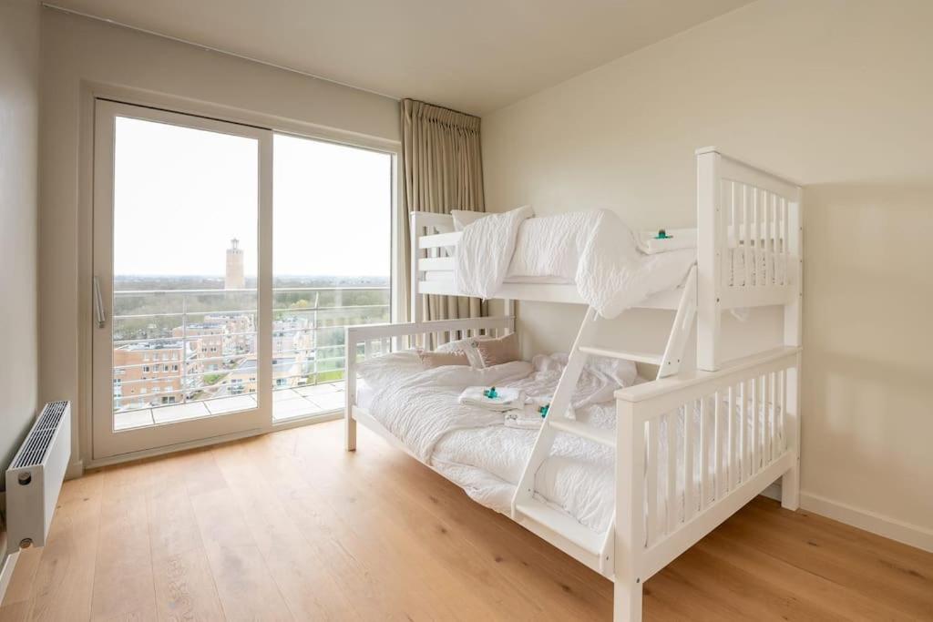 Stunning views over Ostend with garage