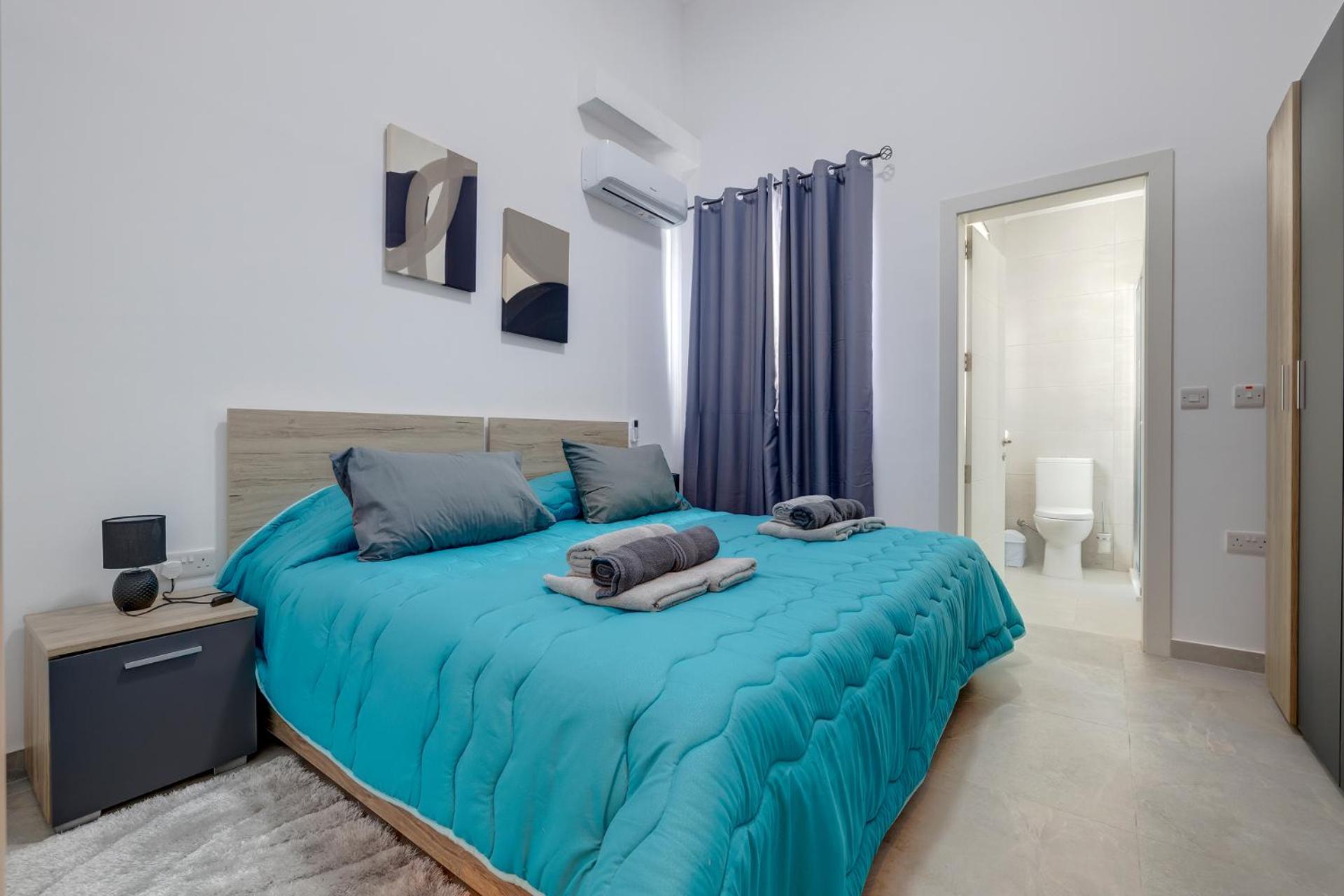 Salmar Court Holiday Apartments with Pool by Buena Vista
