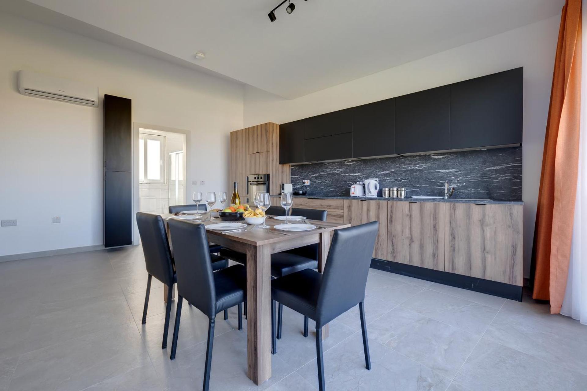 Salmar Court Holiday Apartments with Pool by Buena Vista