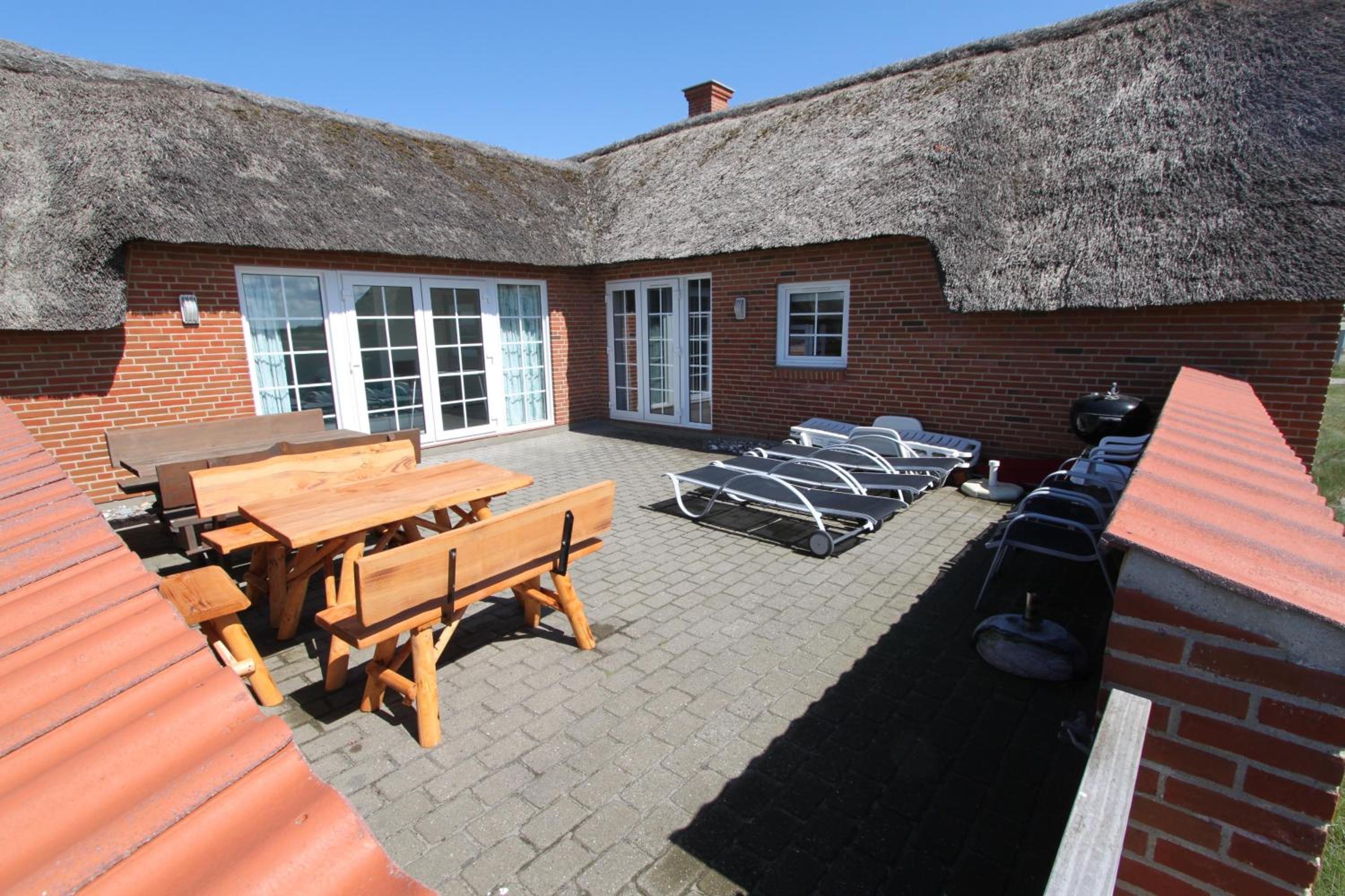 Cozy thatched cottage with pool by the sea - SJ450 view 2