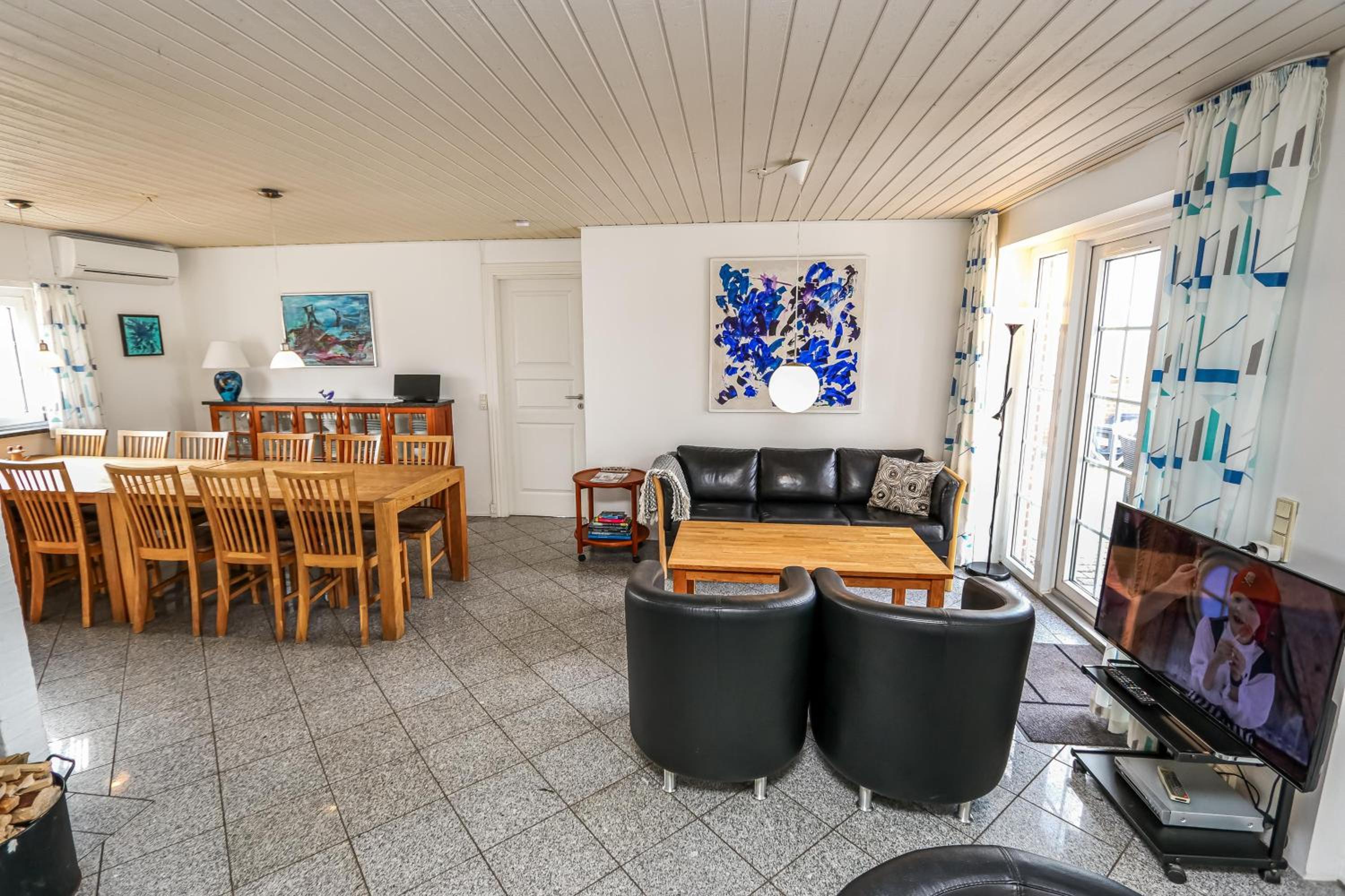 Cozy thatched cottage with pool by the sea - SJ450 view 4