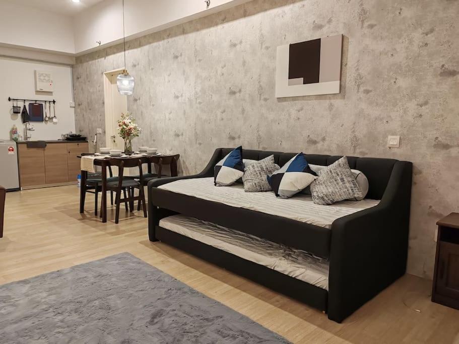 Pavillion Bukit Jalil Walk 2 mins Studio 2-4 Pax