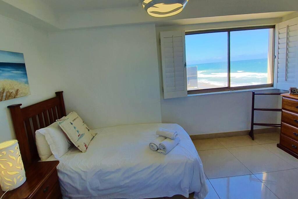 22 Bronze Beach - Stunning seaviews & beach access - 2BR Umhlanga view 3