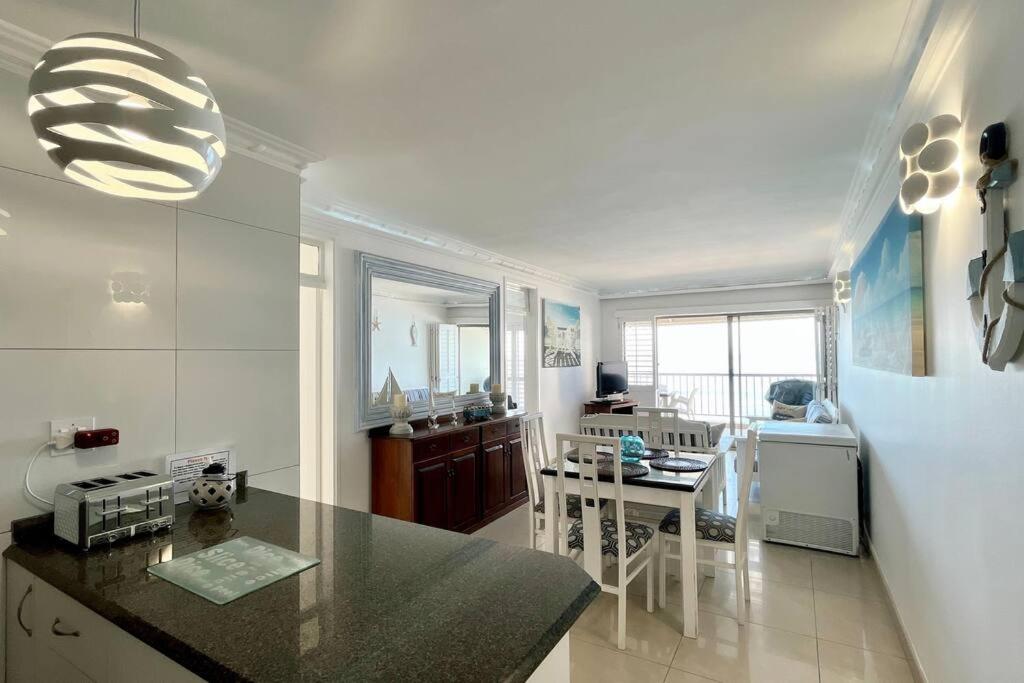 22 Bronze Beach - Stunning seaviews & beach access - 2BR Umhlanga view 5