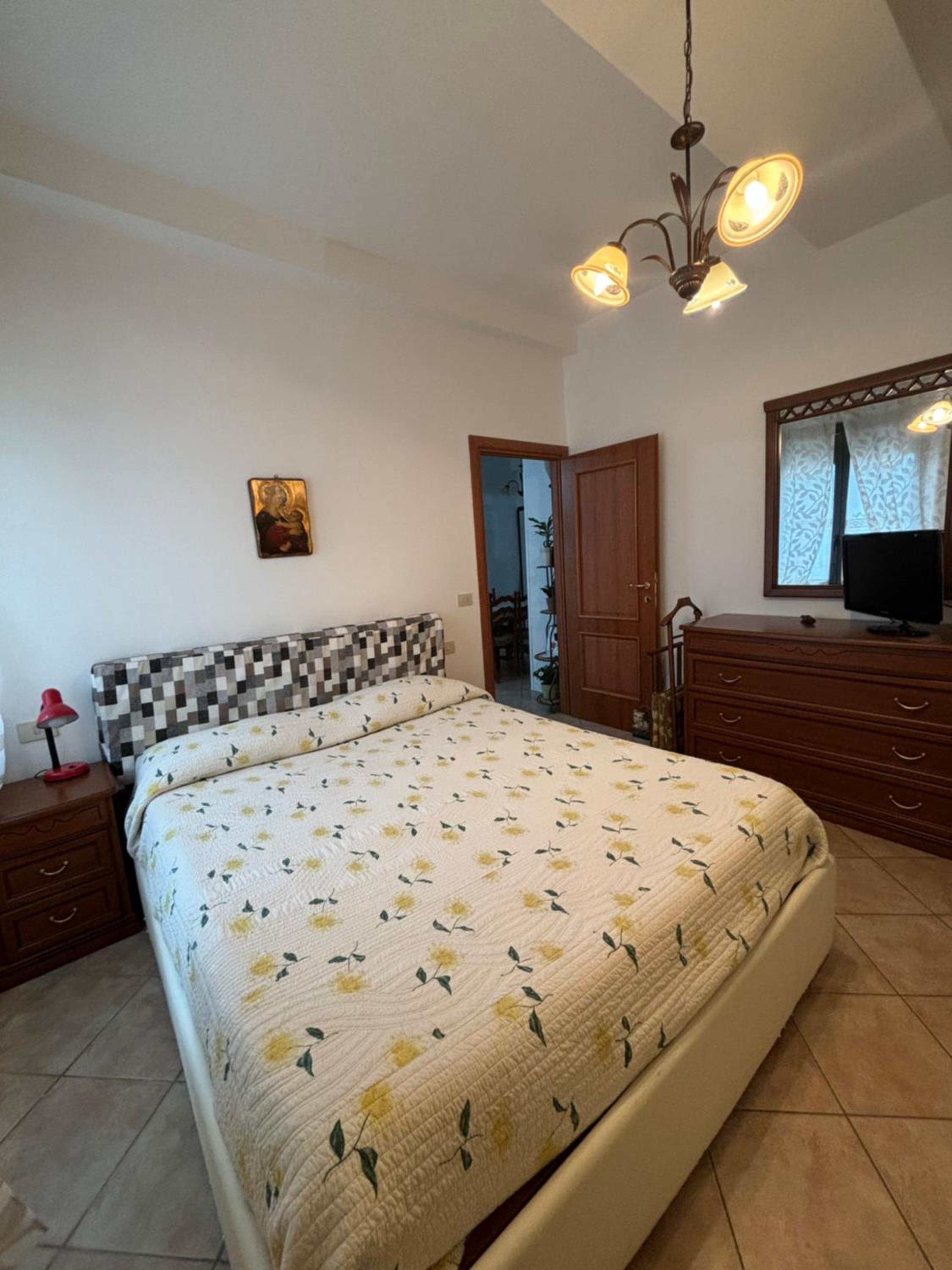 Nini House