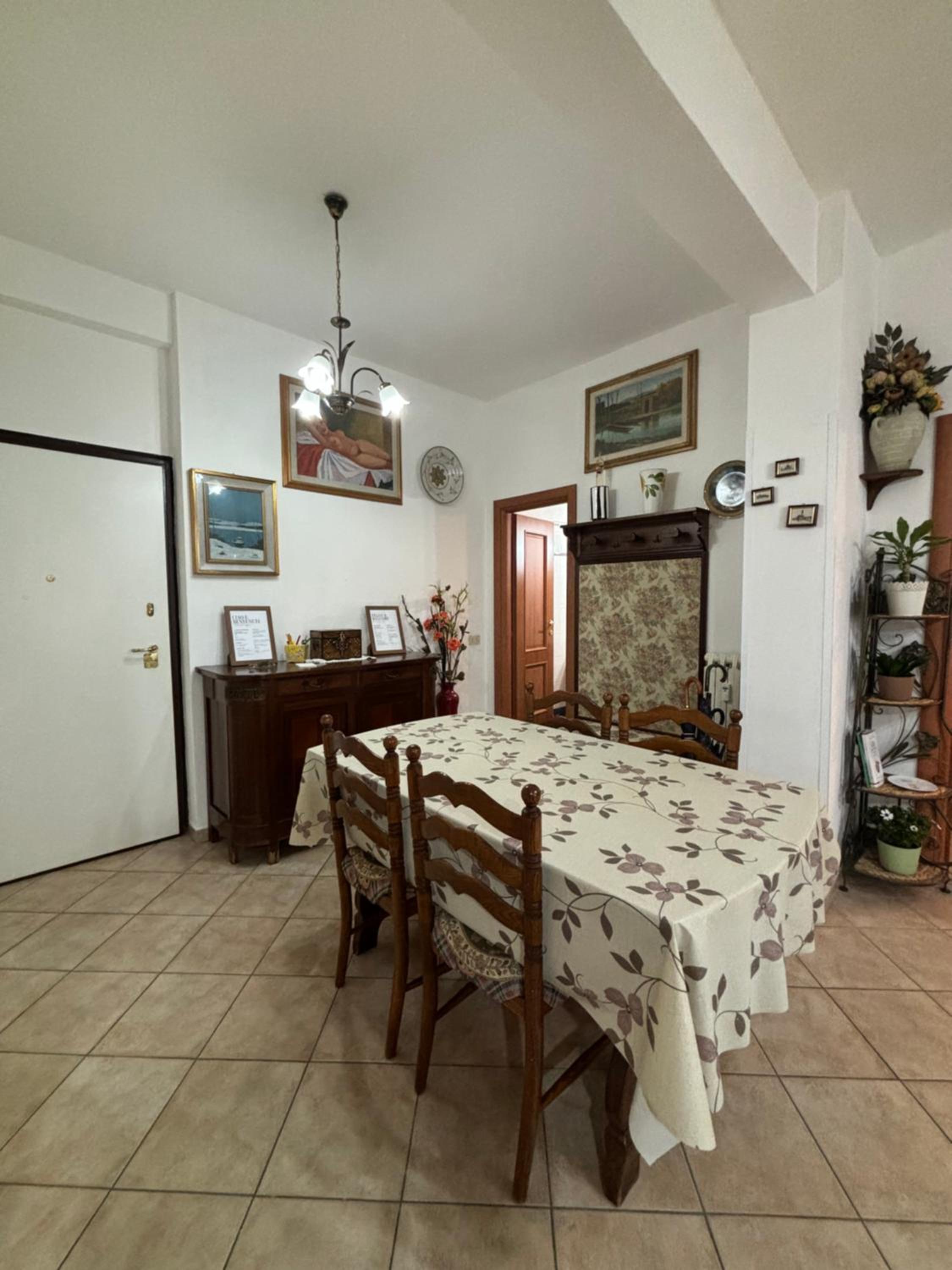 Nini House
