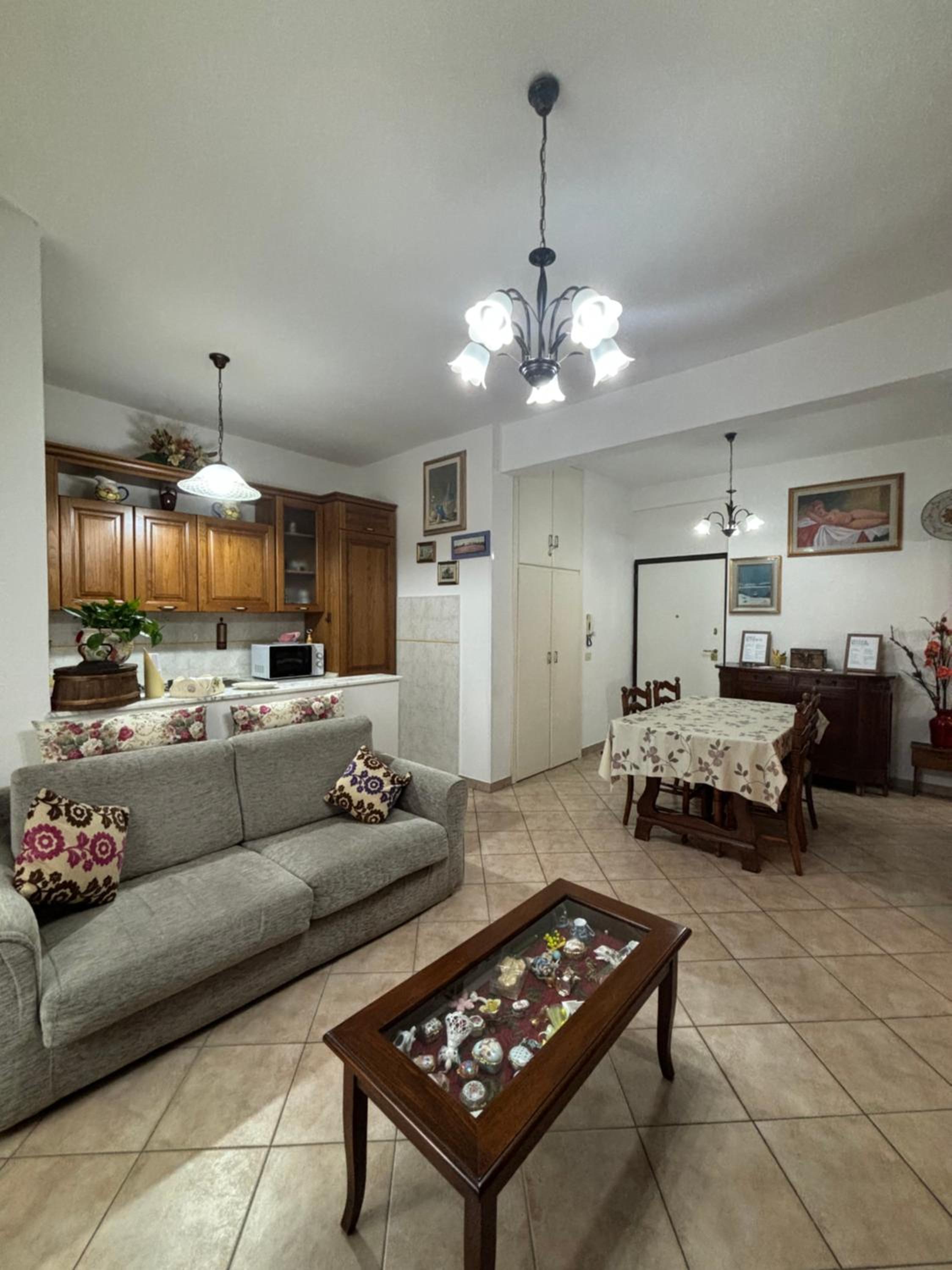 Nini House