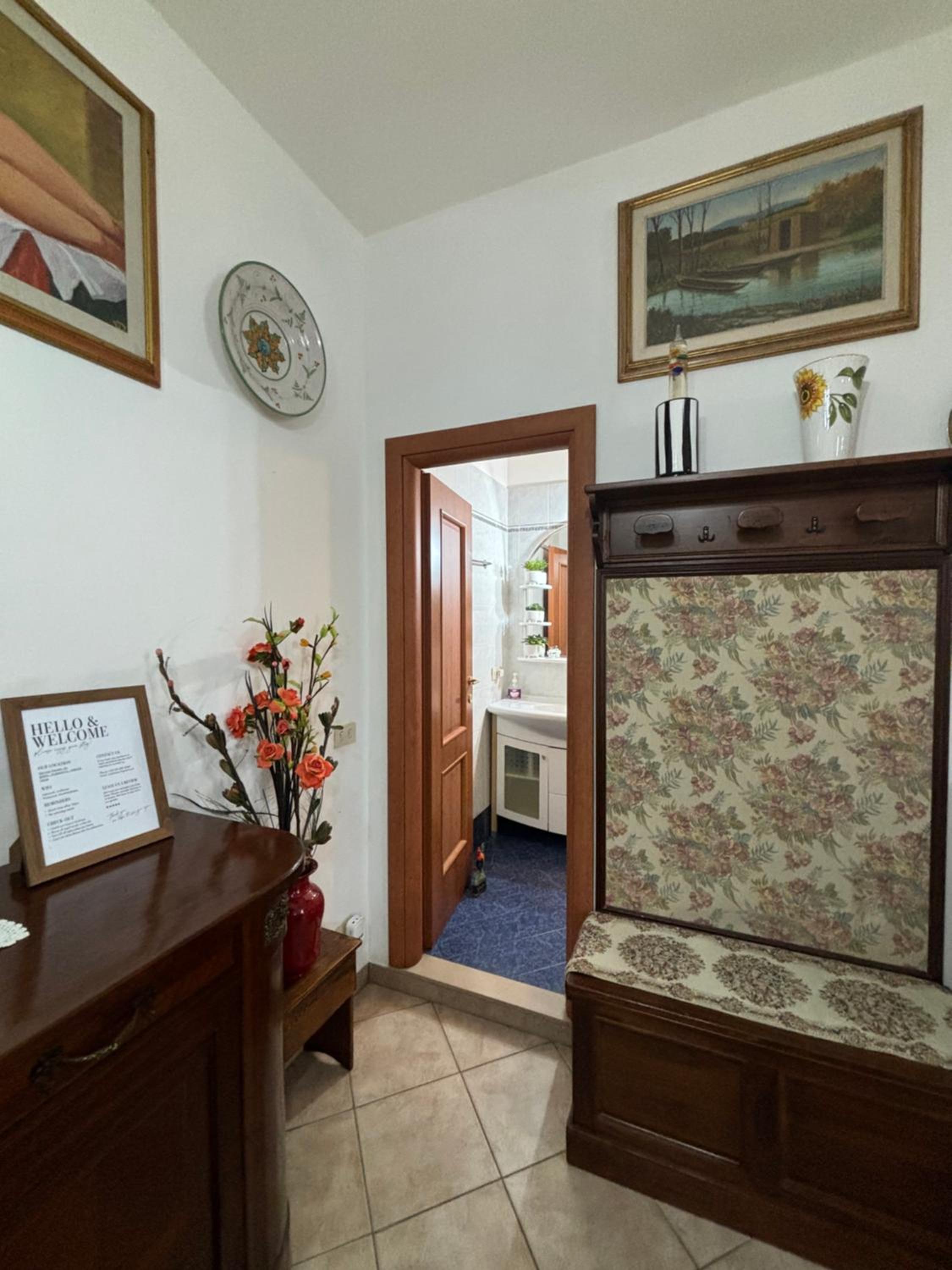 Nini House