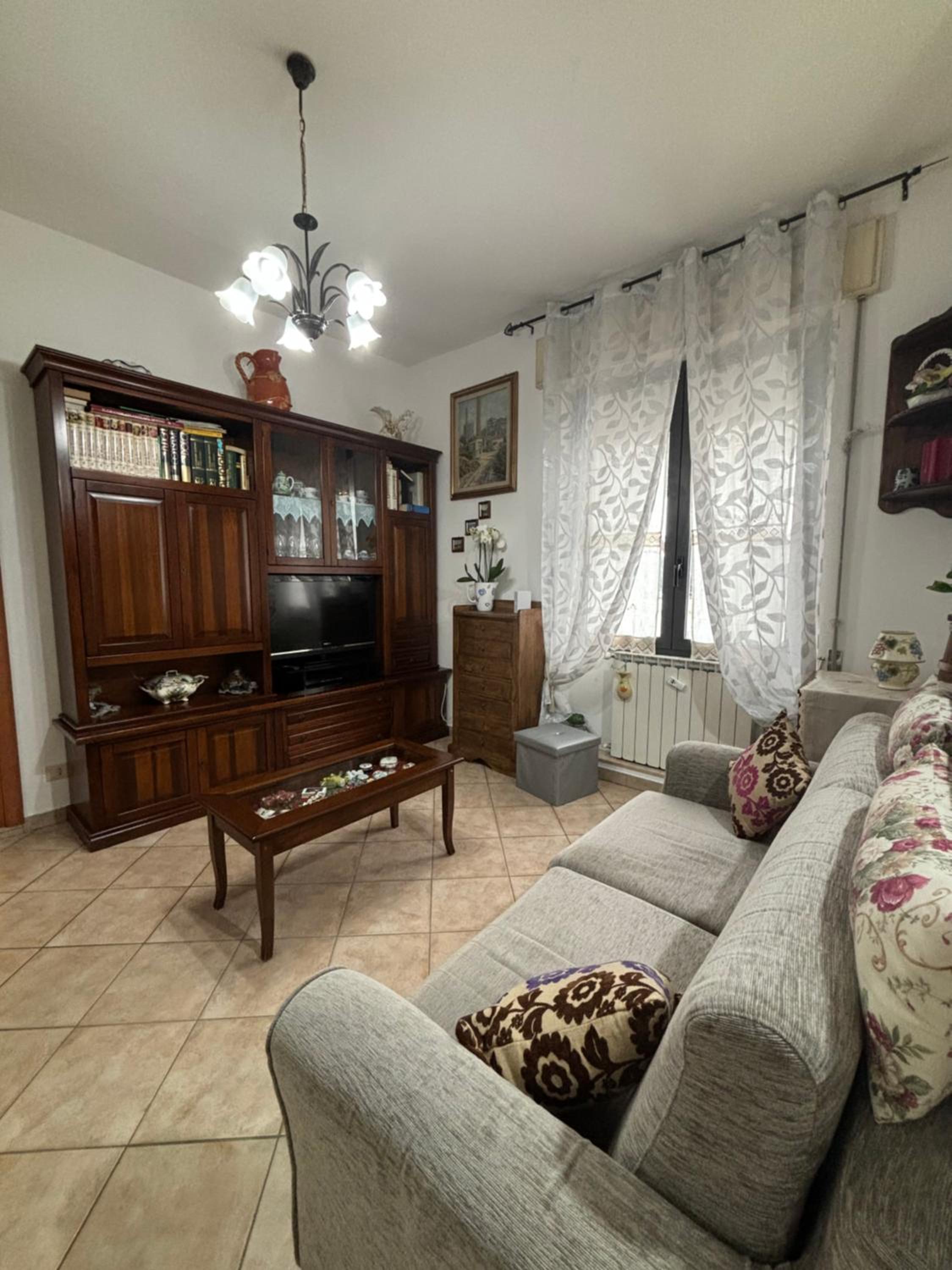 Nini House